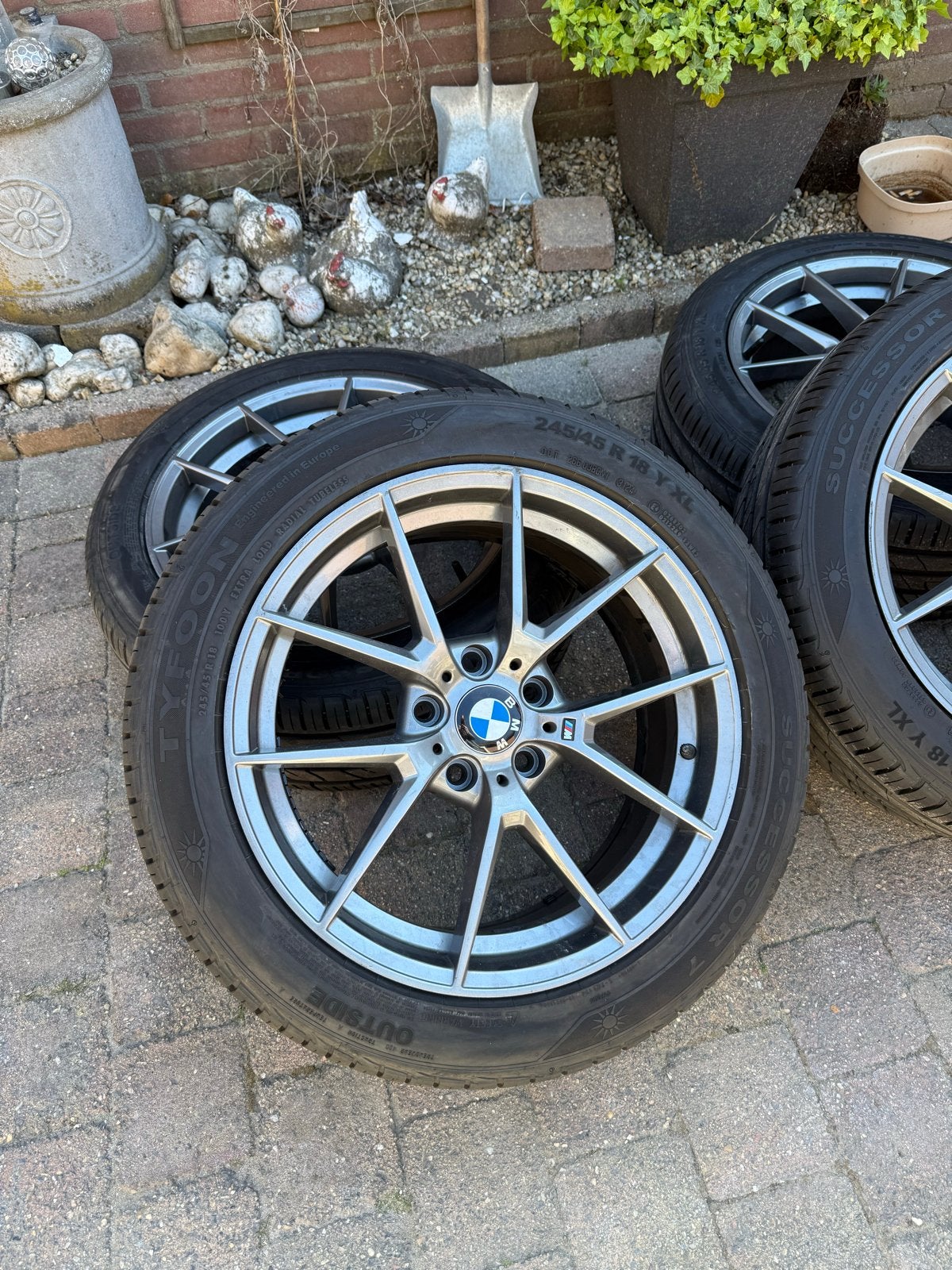 BMW 5 Serie F10 Velgen met Tyfoon Zomerbanden 245/45 R18, Auto-onderdelen, Banden en Velgen, Ophalen, 18 inch, Banden en Velgen