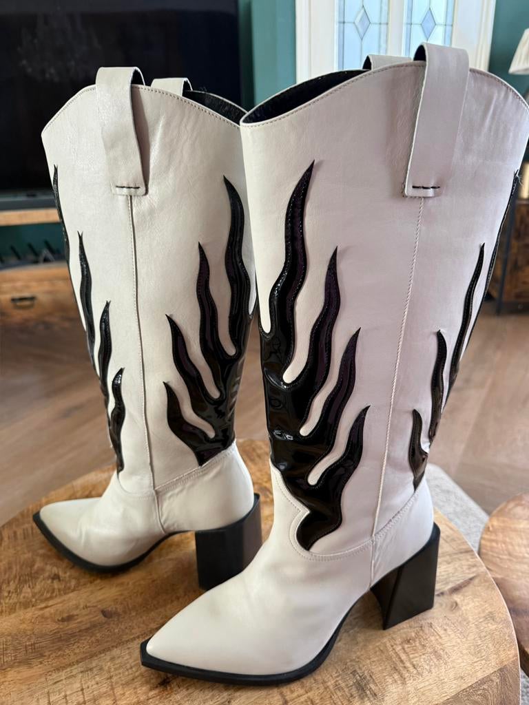 Sacha * flame leren cowboylaarzen ( maat 42) Opruiming!, Kleding | Dames, Schoenen, Hoge laarzen, Verzenden, Wit, Zo goed als nieuw