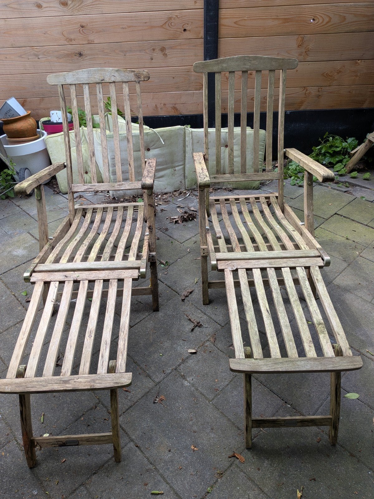 Twee houten ligstoelen met voetenbank, Ophalen, Gebruikt, Hout, Verstelbaar