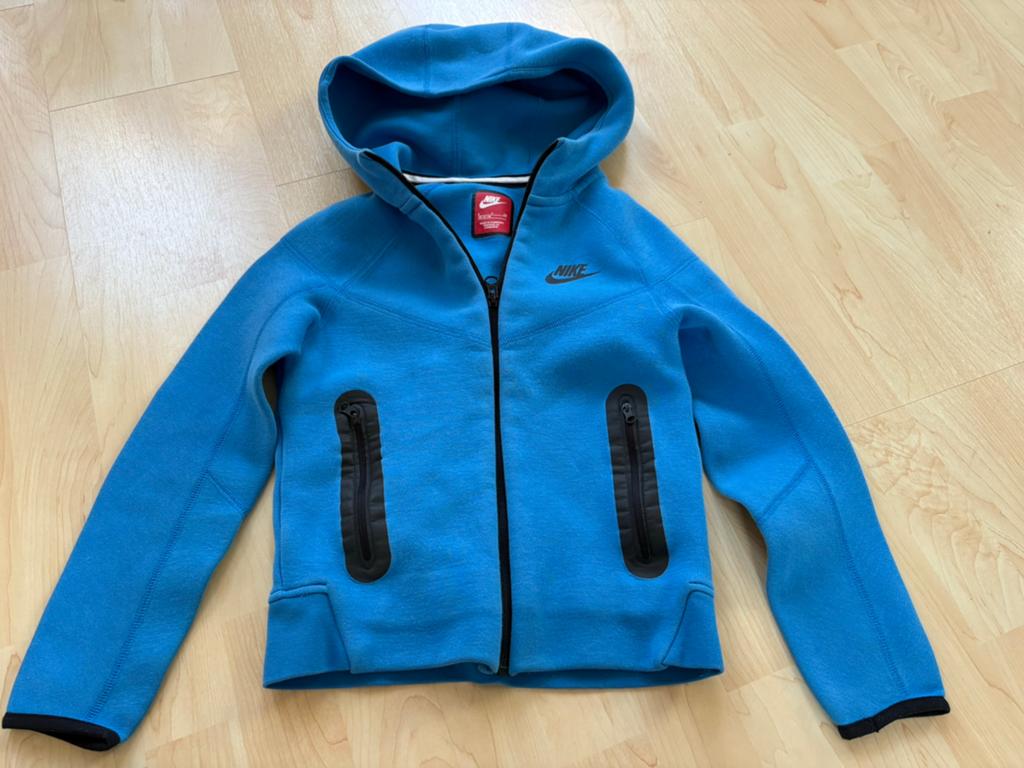Nike tech fleece maat S-128, Kinderen en Baby's, Kinderkleding | Maat 128, Ophalen of Verzenden, Zo goed als nieuw, Jongen of Meisje