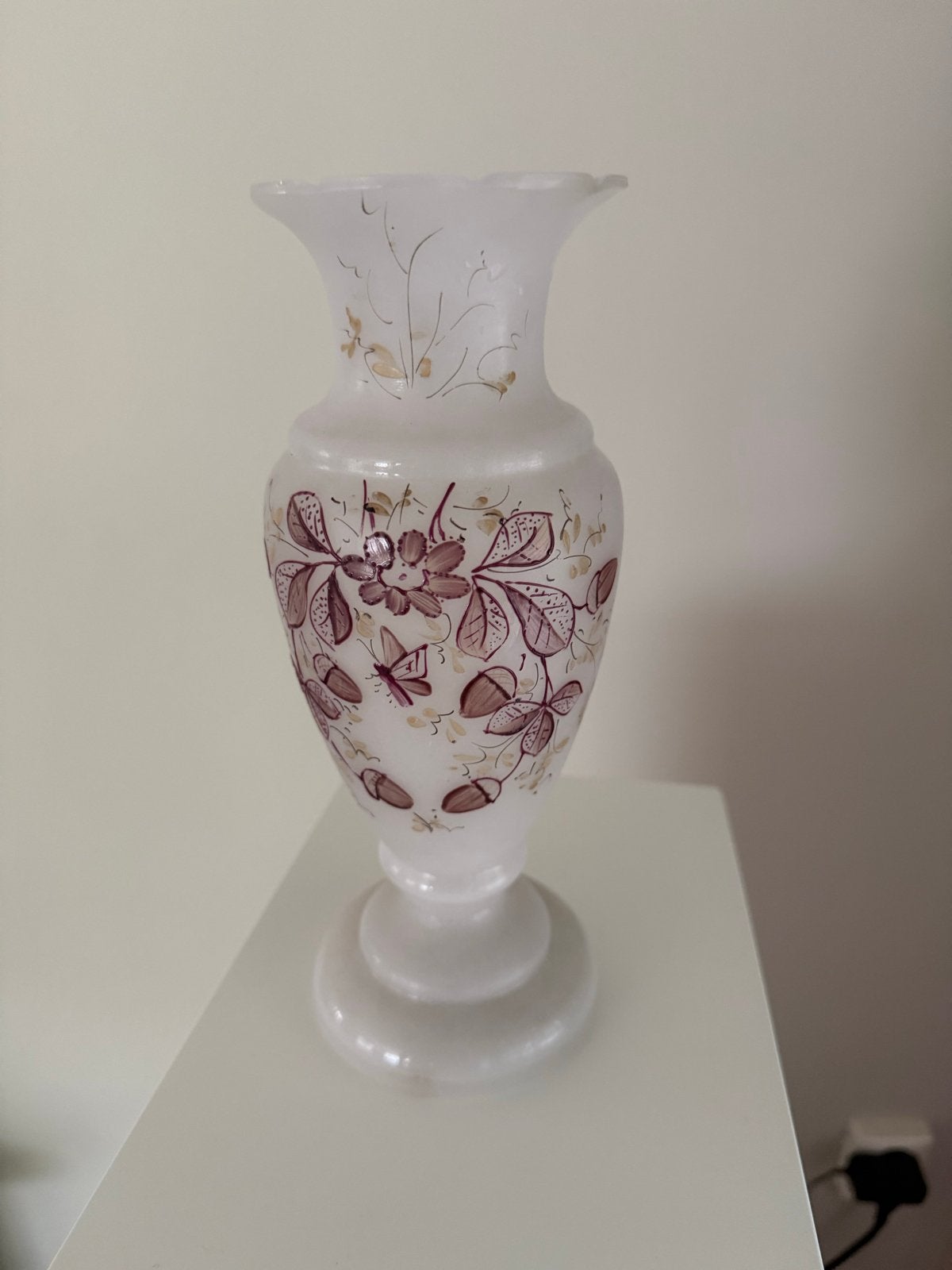 Decoratieve vaas met bloemen en vlinders, Ophalen of Verzenden