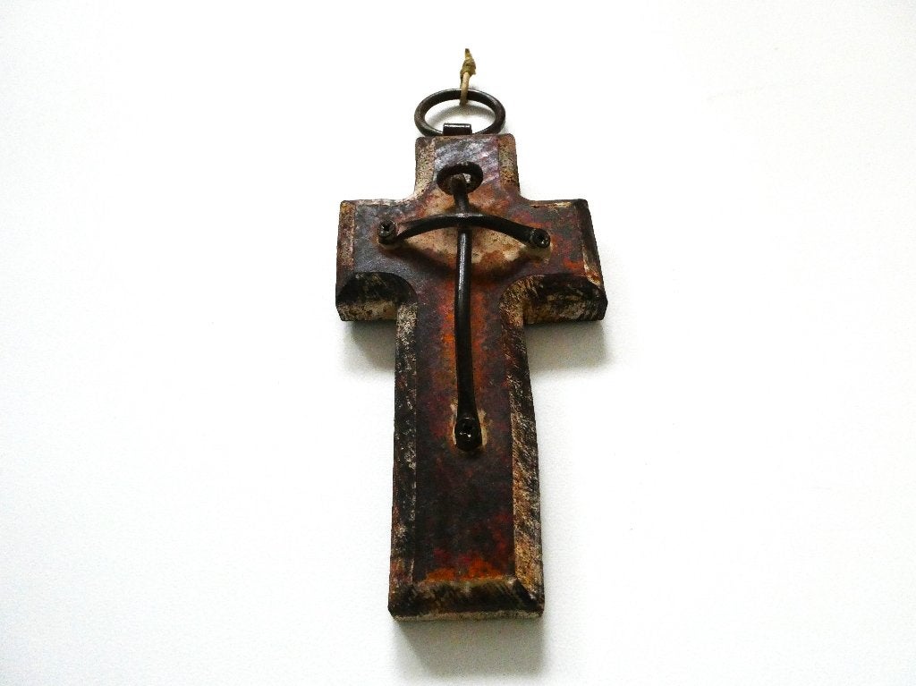 Smeedijzeren kruis / kruisbeeld bevestigd op hout, Antiek en Kunst, Ophalen of Verzenden