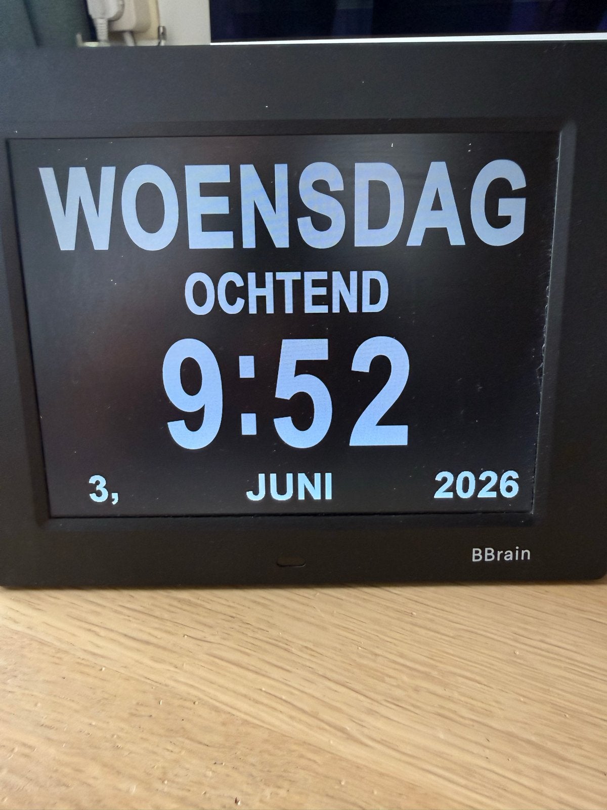 BBrain Digitale Kalender Klok - Duidelijk en Gebruiksvriende, Ophalen of Verzenden, Gebruikt, Digitaal, Staande klok