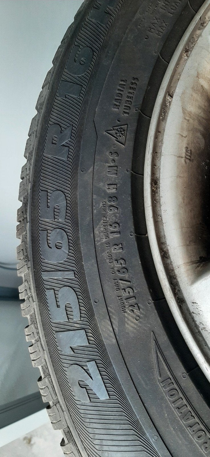 winterbanden Semperit 215/65R16, Auto-onderdelen, Banden en Velgen, Ophalen, 16 inch, Banden en Velgen, Winterbanden