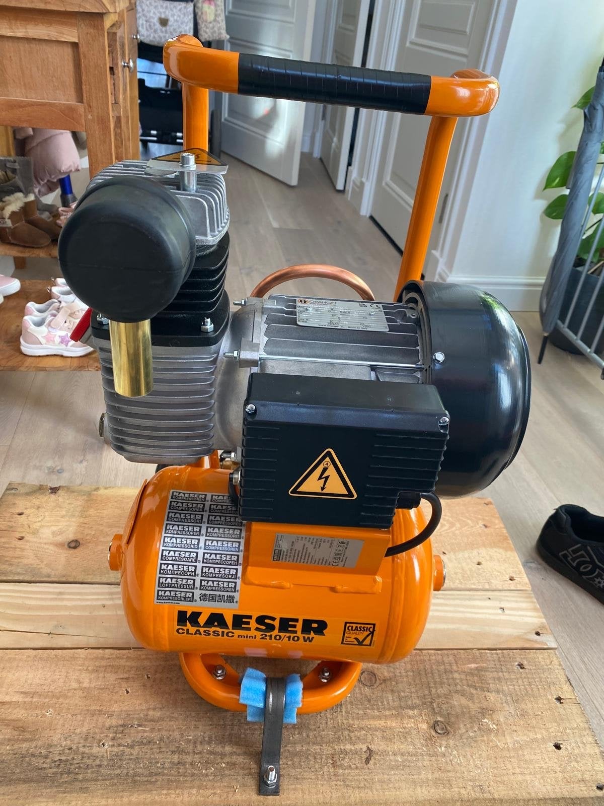 Kaeser Classic Mini 210/10W Zuigercompressor, Doe-het-zelf en Verbouw, 6 tot 10 bar, Nieuw, Ophalen of Verzenden, 200 tot 400 liter/min