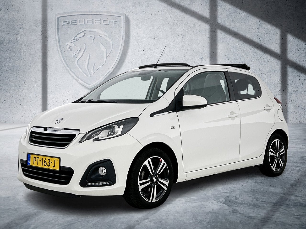 Peugeot 108 72 pk Active TOP! Cabrio | Rijklaar | Lederen be, Auto's, Voorwielaandrijving, Gebruikt, 4 stoelen, Wit