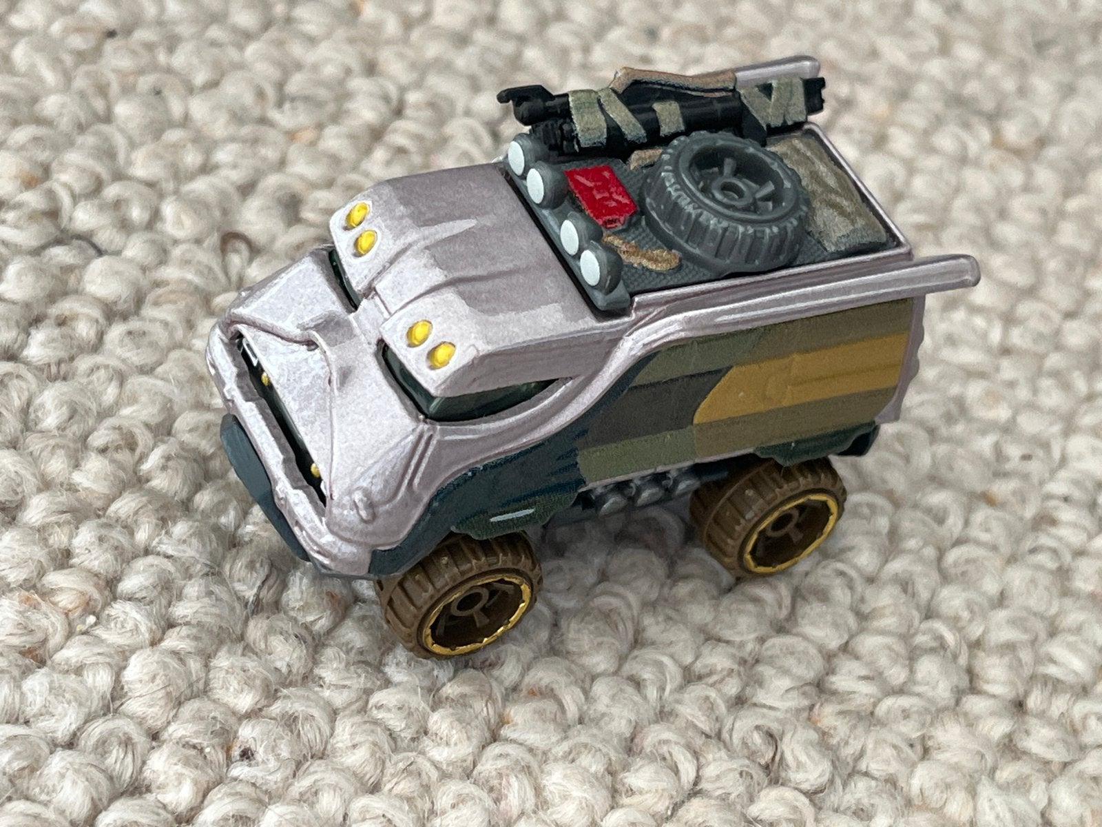 Hot Wheels 2014 Mattel Legervoertuig Speelgoedauto, Kinderen en Baby's, Ophalen of Verzenden, Zo goed als nieuw
