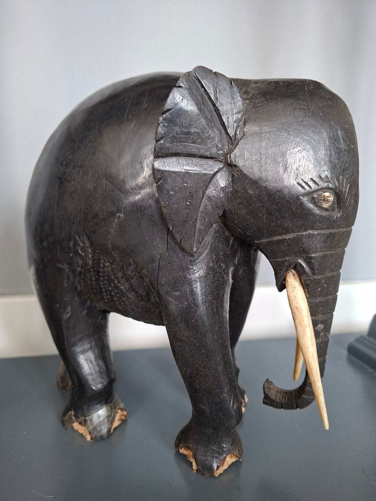 50S handgesneden ebbenhouten olifantensculptuur €39, Antiek en Kunst, Kunst | Beelden en Houtsnijwerken, Ophalen, Houtsnijwerk