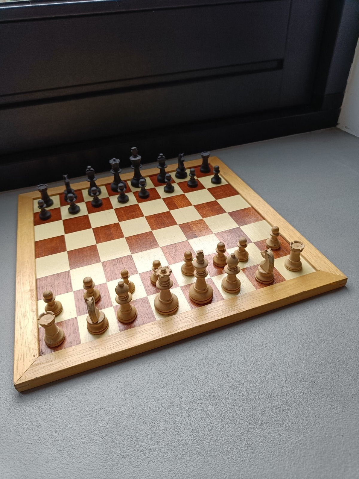 Homas Dam/Schaakbord met houten stukken, Ophalen of Verzenden, Gebruikt, Schaken