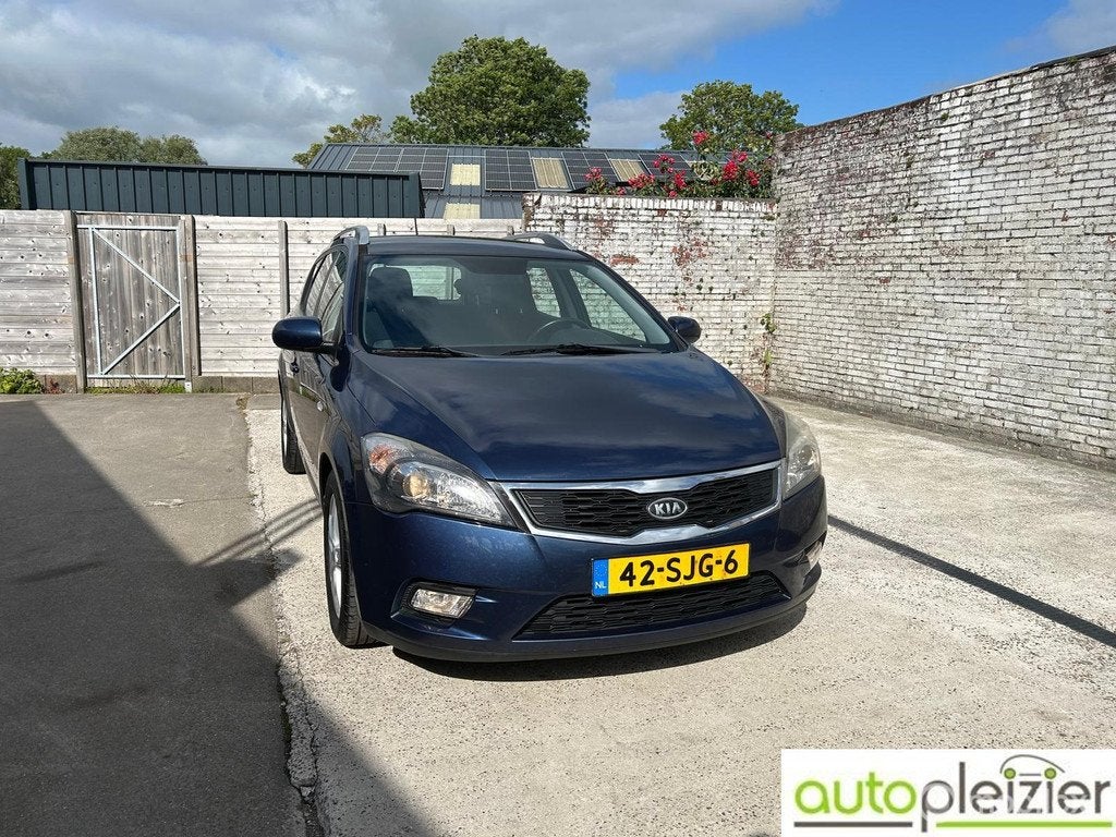 Kia cee'd Sporty Wagon 1.4 CVVT Navigator Plus Pack, trekhaa, Voorwielaandrijving, Euro 5, Gebruikt, 4 cilinders