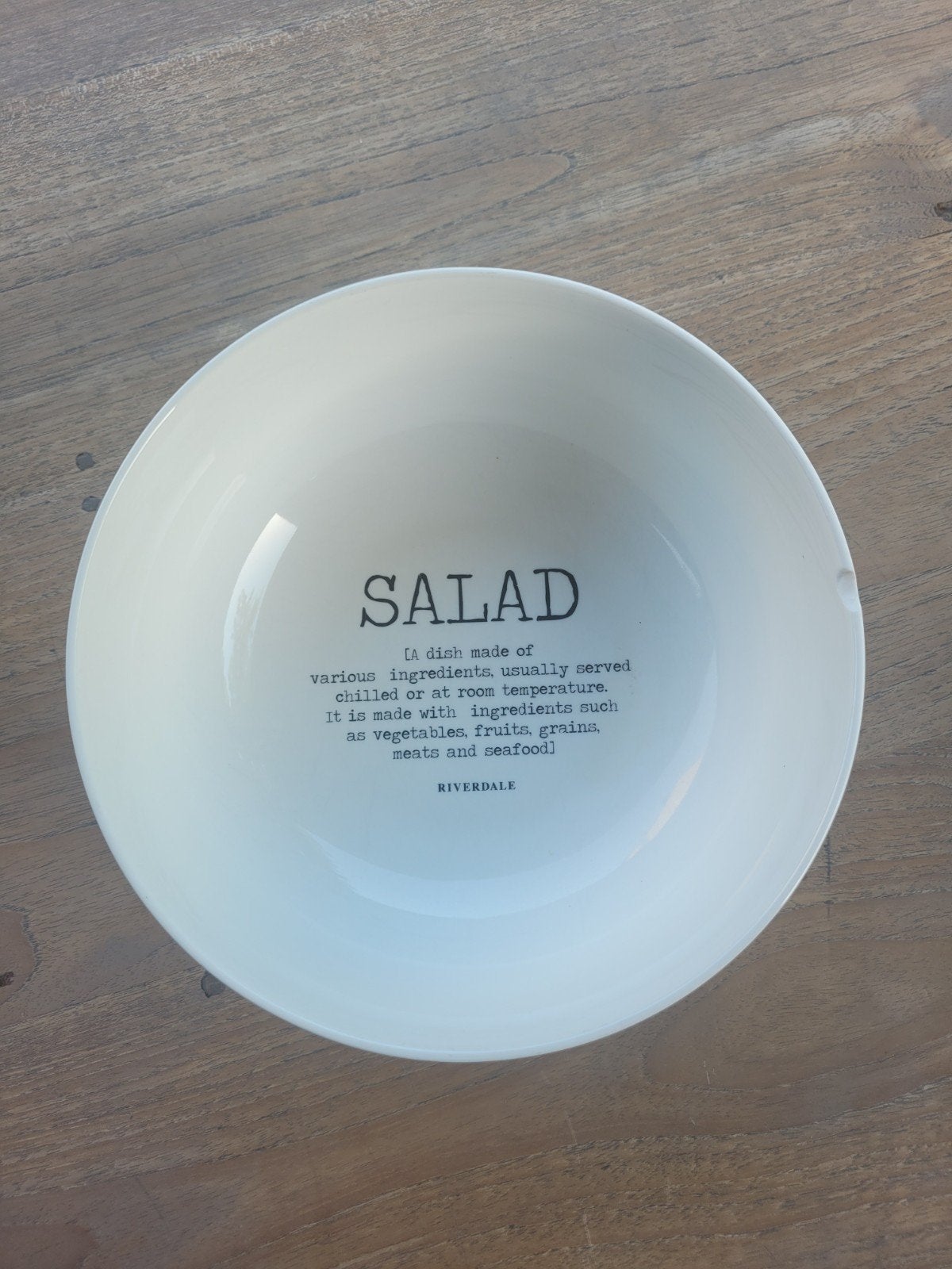 Riverdale Saladekom - Wit met Zwarte Tekst, Huis en Inrichting, Keuken | Servies, Ophalen, Gebruikt, Keramiek, Kom(men)