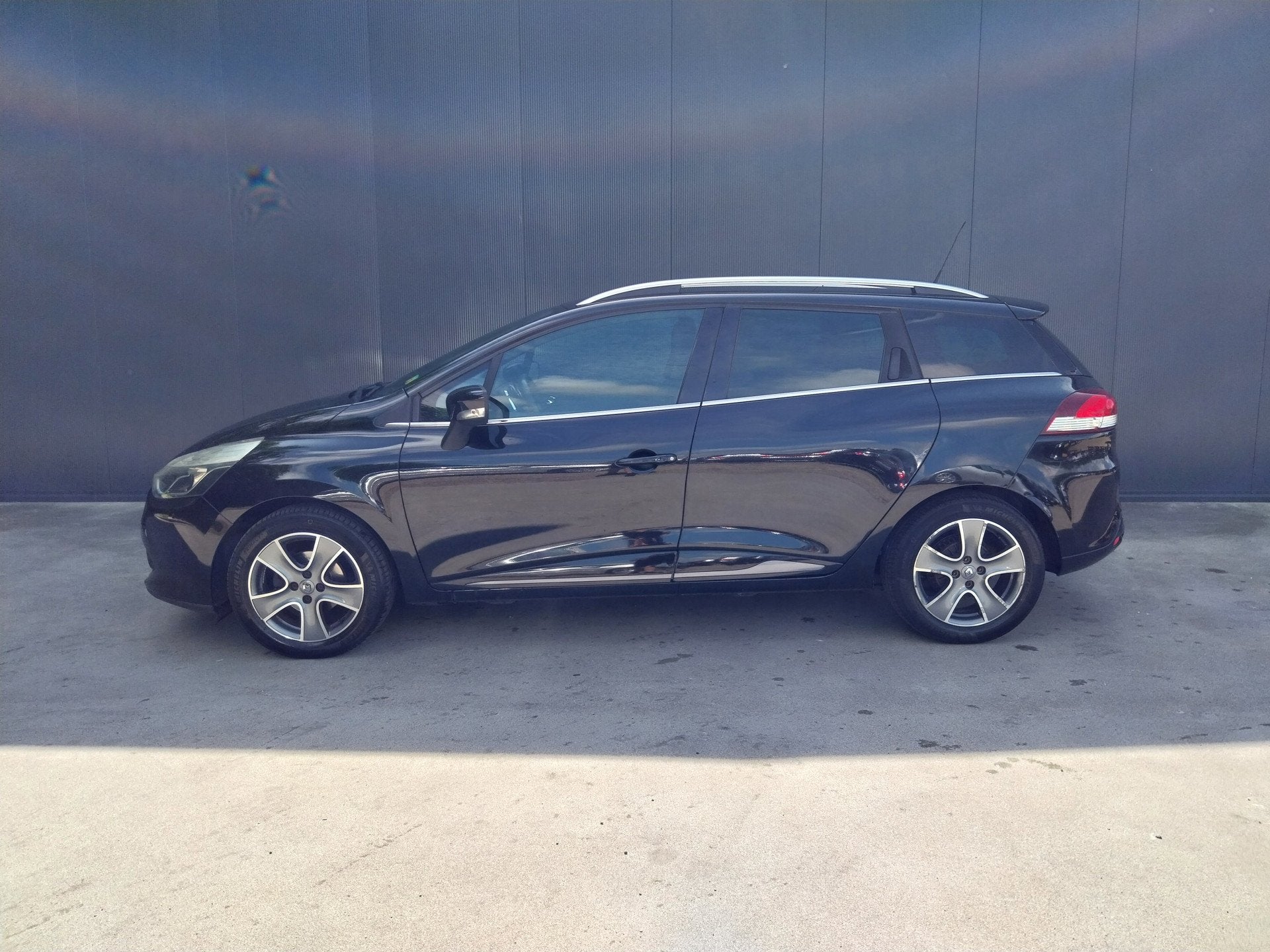 Renault Clio Estate 0.9 TCe Night&Day LED NAVI CRUISE AIRCO, Voorwielaandrijving, Zwart, Origineel Nederlands, Handgeschakeld
