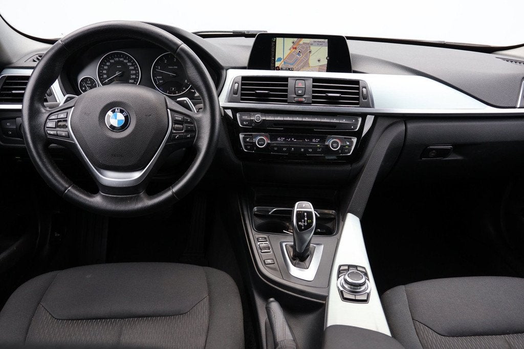 BMW 3-serie Touring 320d HANDEL/EXPORT | panoramadak | head-, Auto's, BMW, Automaat, 745 kg, Achterwielaandrijving, Euro 6