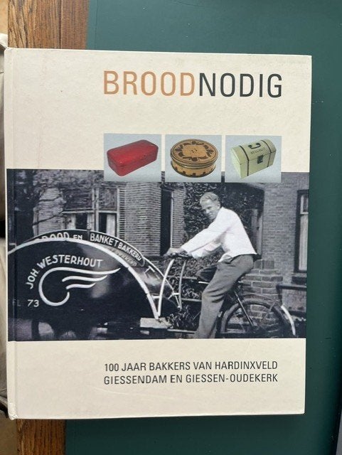 100 jaar bakkers van Hardinxveld Giessendam, Ophalen of Verzenden, Zo goed als nieuw