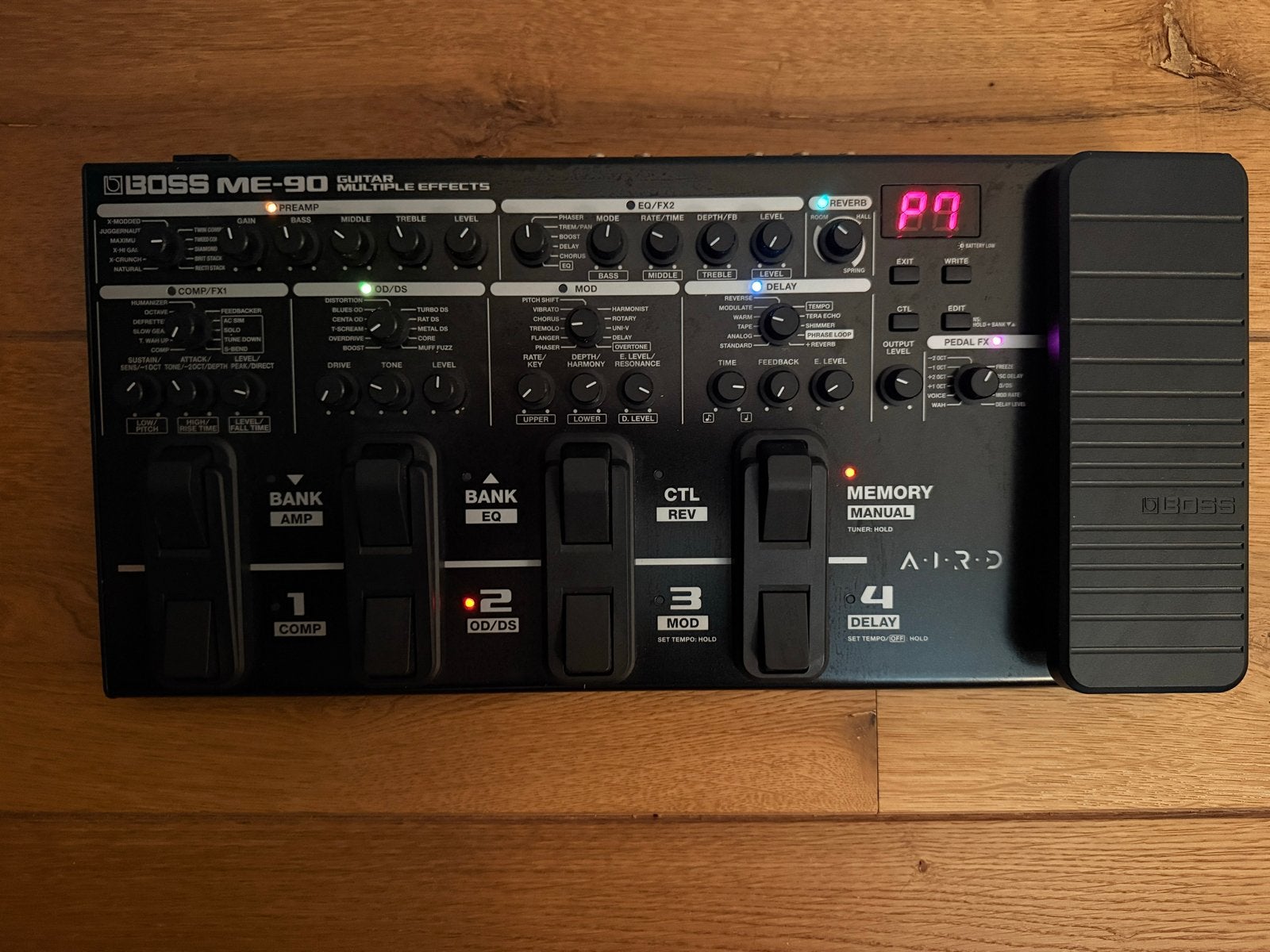 Foto 3 van Boss ME-90 Gitaar Multi-effectpedaal - Zo goed als nieuw