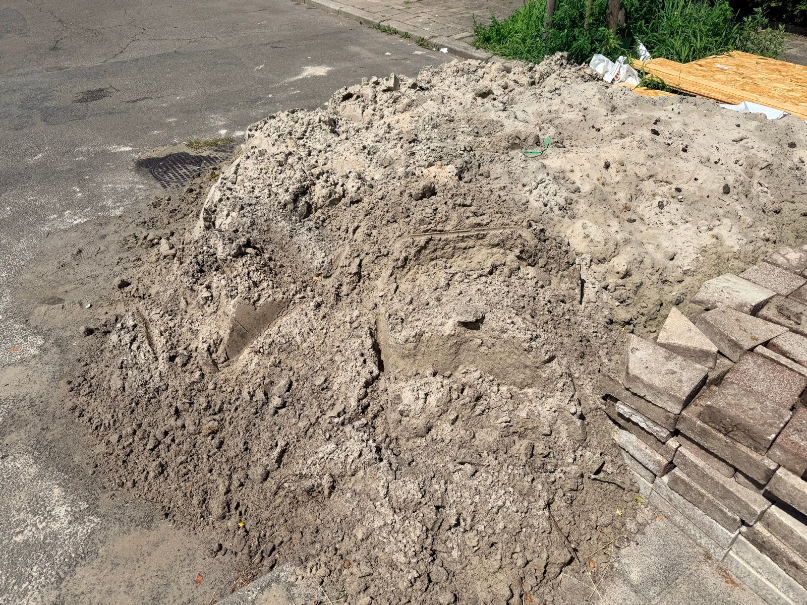 GRATIS!! Gebruikte bestrating met ophoogzand, Tuin en Terras, Ophalen, Gebruikt, Klinkers, 10 m² of meer
