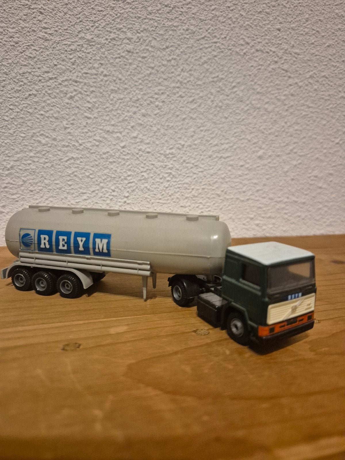 Volvo F12 tanktrailer Reym. 1:87 Etsy, Ophalen of Verzenden, Bus of Vrachtwagen, Overige merken