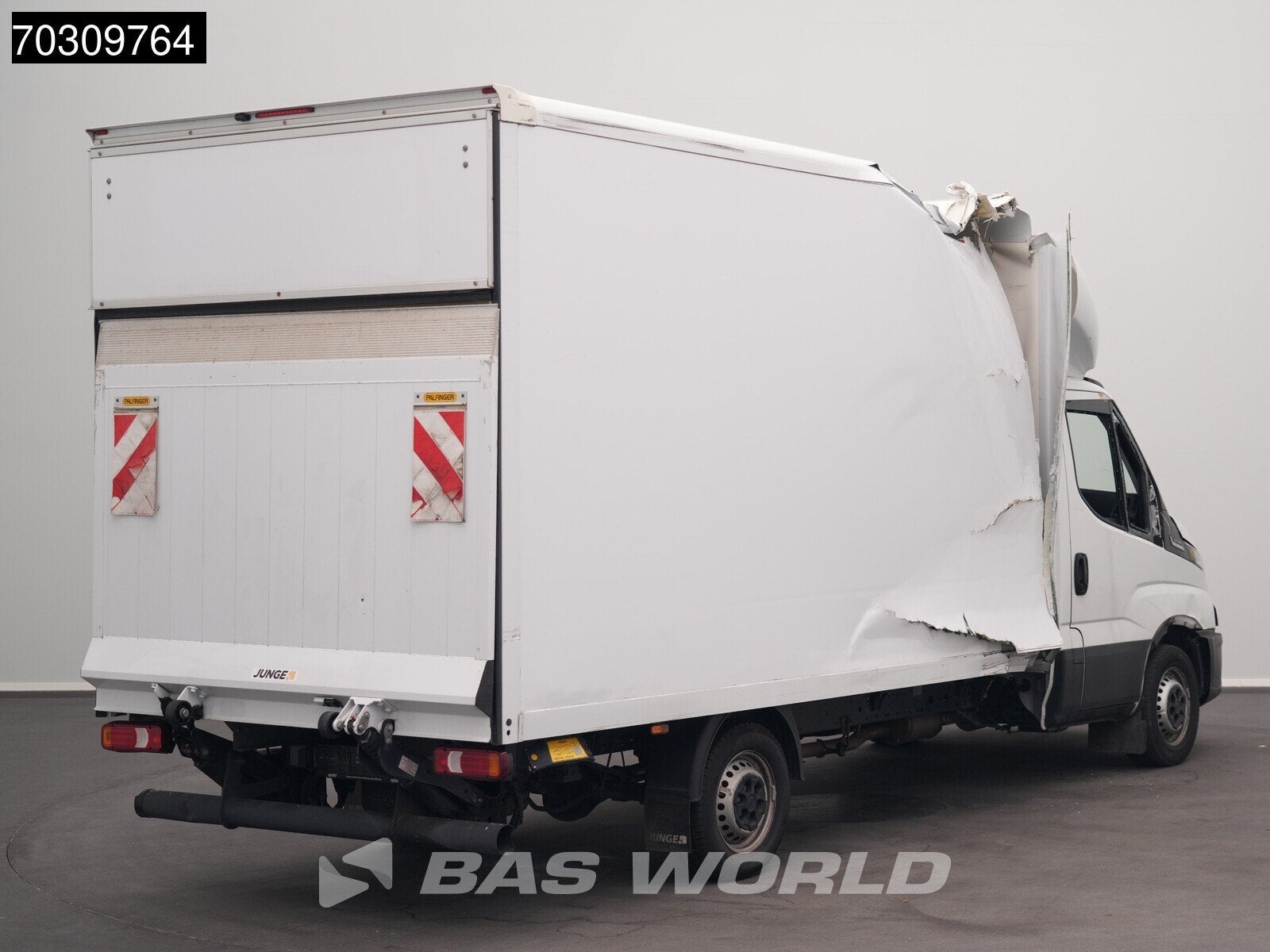 Iveco Daily 35S16 Damage/Schade! Automaat Laadklep 160PK Bak, Auto's, Bestelauto's, Automaat, Start-stop-systeem, Stof, Gebruikt