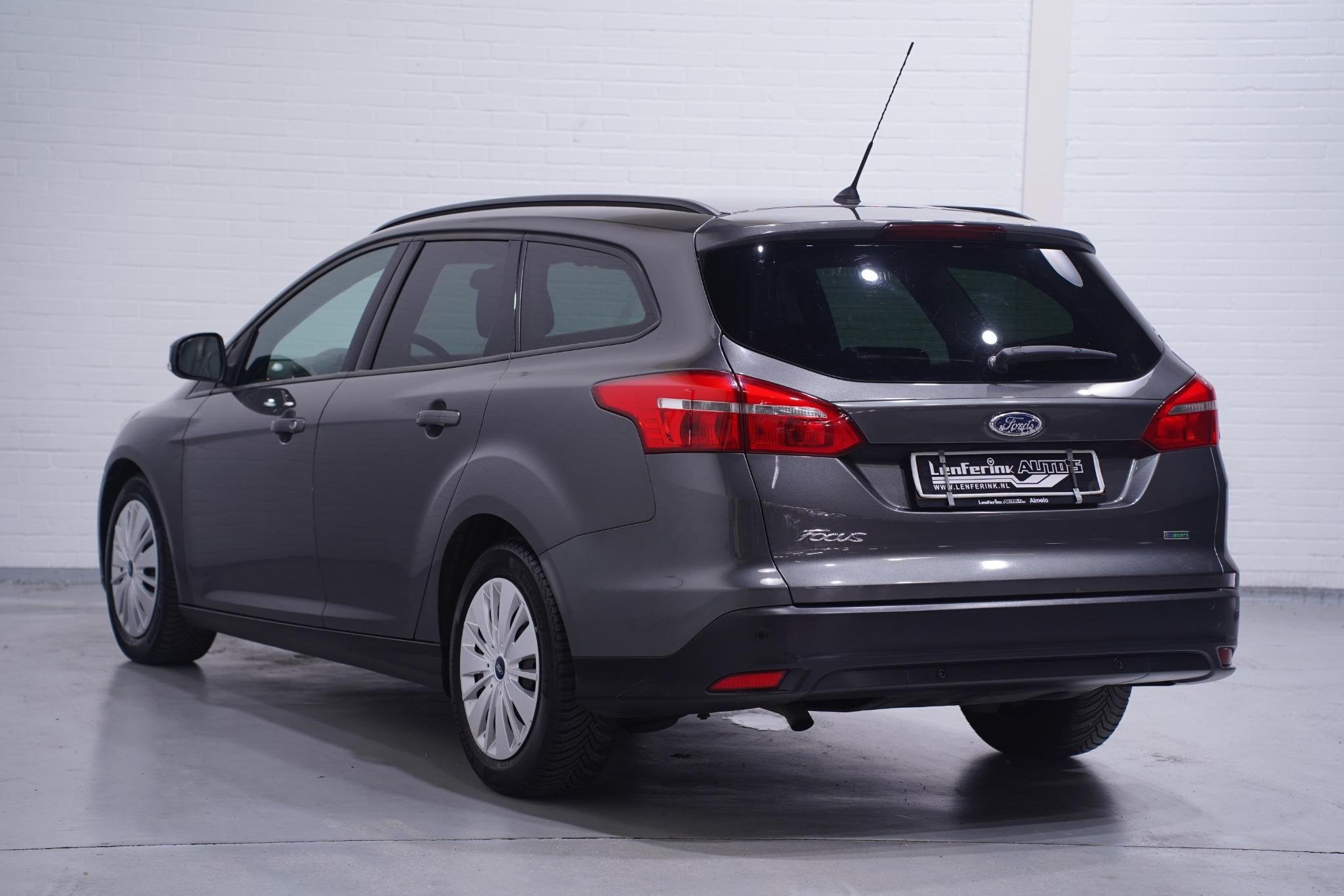 Ford Focus Wagon 1.0 Trend Airco Stoel- en stuurverwarming P, Gebruikt, Handgeschakeld, 1216 kg, 3 cilinders