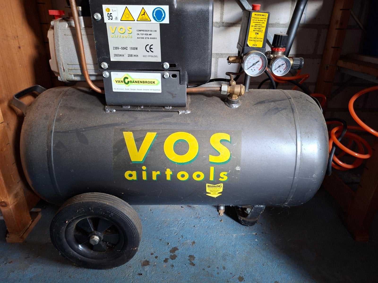 VOS Airtools Compressor 50L - Zo goed als nieuw, Ophalen, 6 tot 10 bar, Zo goed als nieuw, 25 tot 100 liter