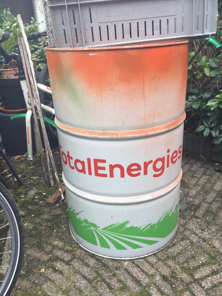 Oliedrum voor dieselopslag, Ophalen