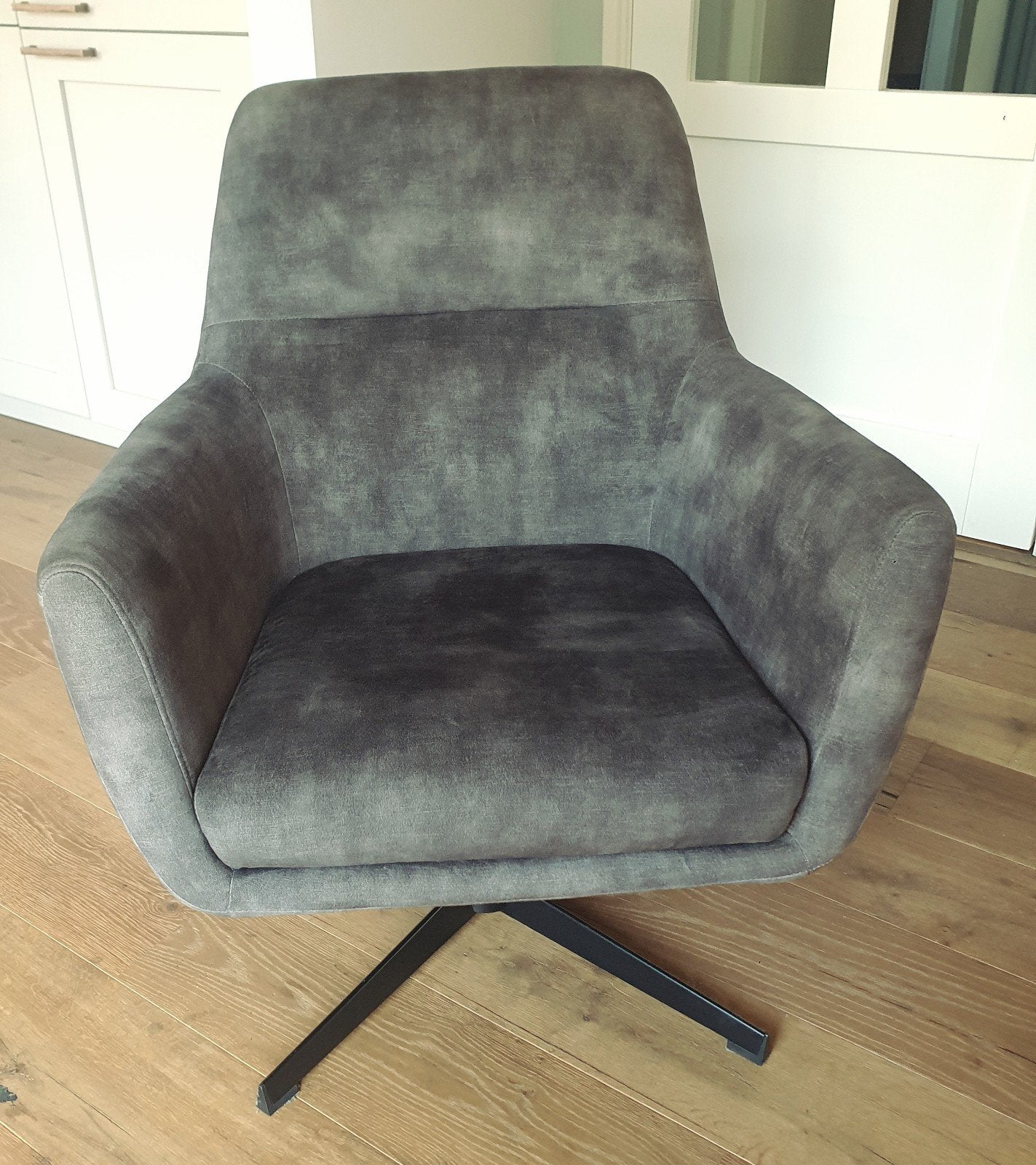 Velvet draaifauteuil Tarkio in Adore Hunter, Ophalen, Zo goed als nieuw, Stof, 50 tot 75 cm