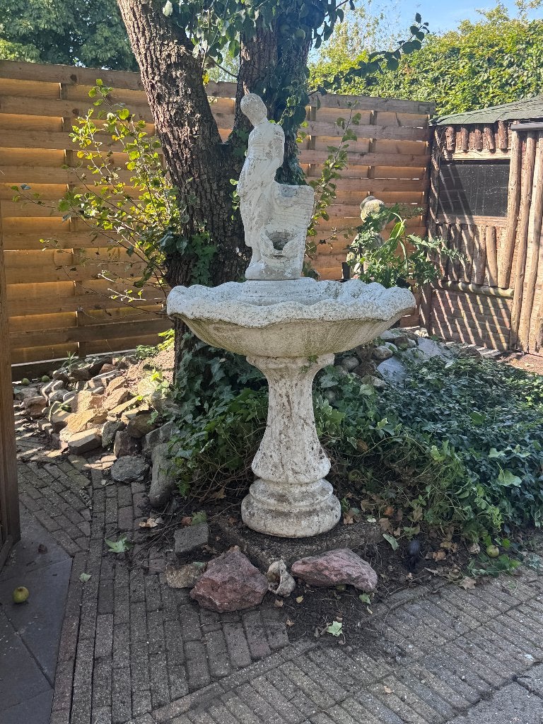 tuinfontijn vrouw, Ophalen, Gebruikt, Beton, Waterornament