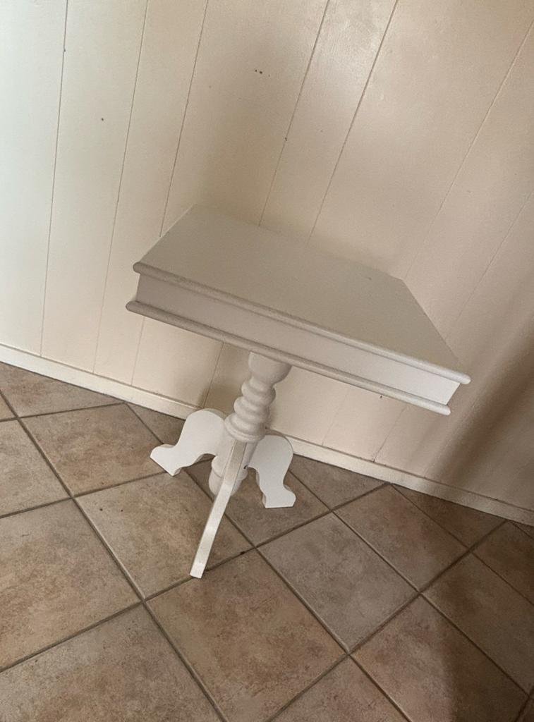 Witte bijzettafel, Minder dan 55 cm, Gebruikt, Vierkant, Hout
