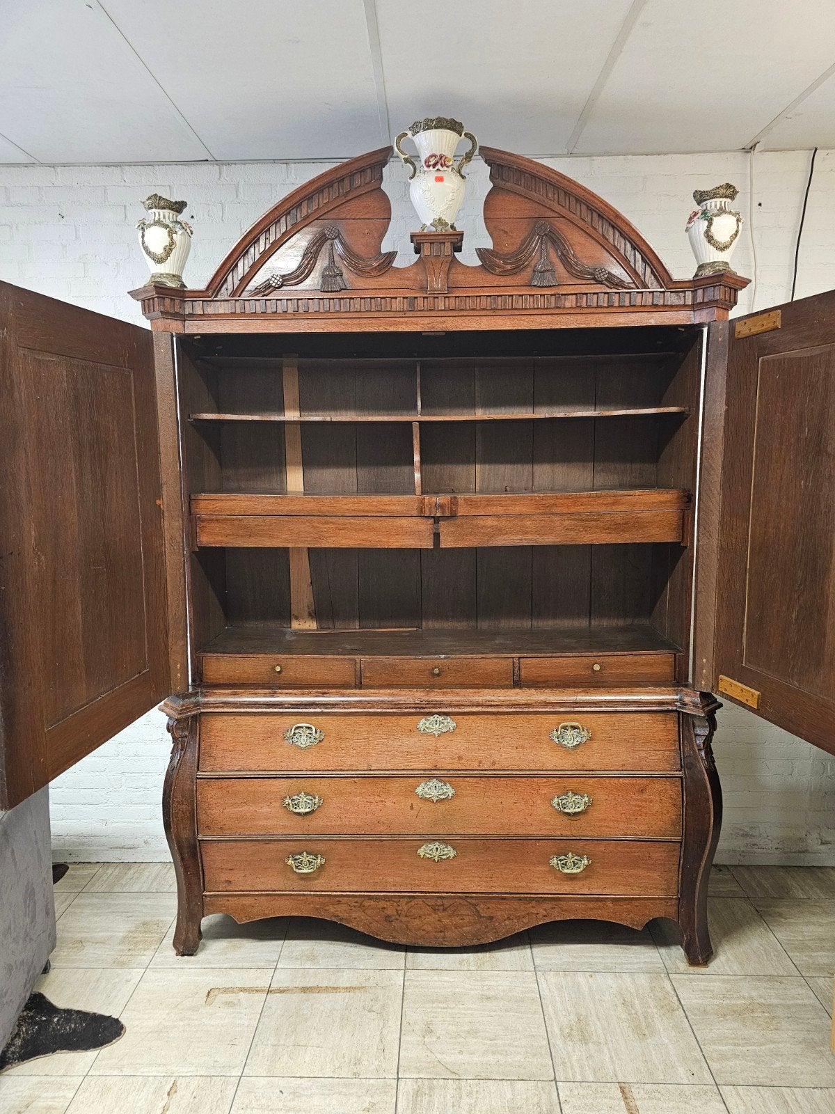 Antiek Drents Kabinet - Eikenhout met Rijk Snijwerk, Ophalen of Verzenden