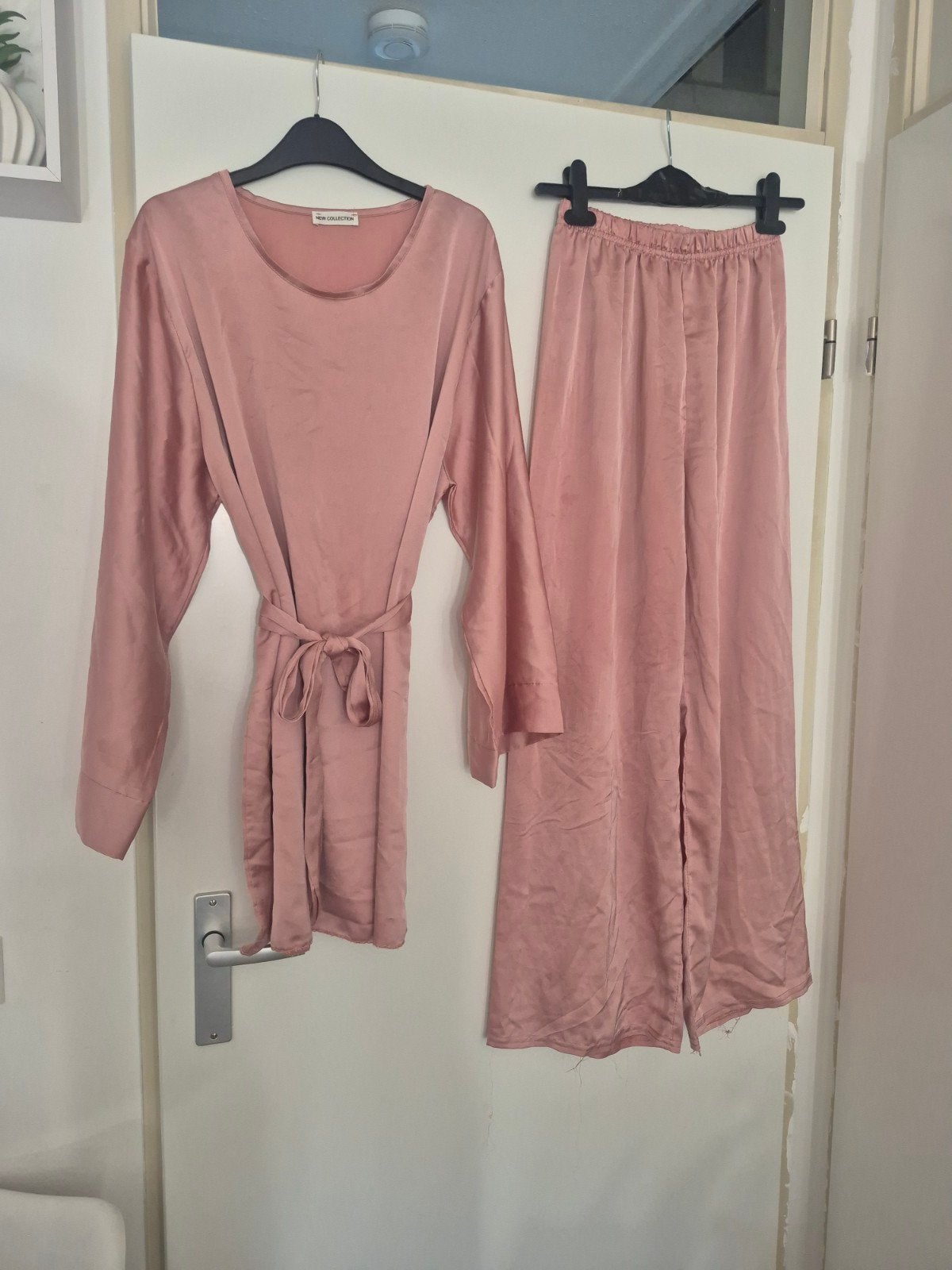 Roze satijnen set maat 38, Kleding | Dames, New Collection, Ophalen of Verzenden, Zo goed als nieuw, Maat 38/40 (M)