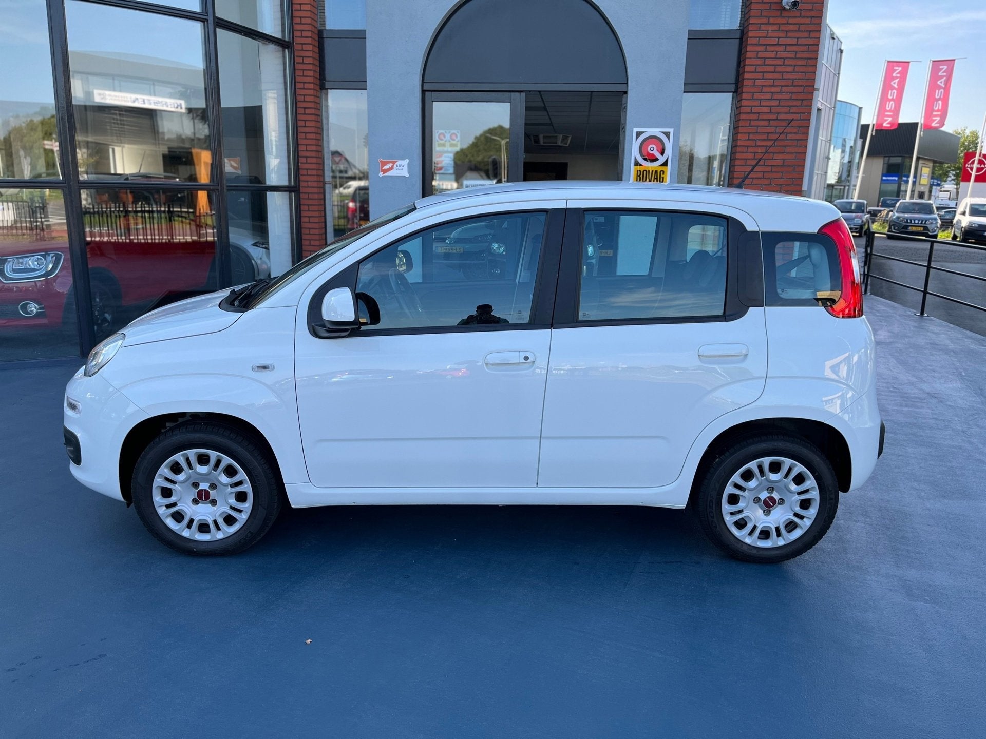 Fiat PANDA 1.2 Lounge AIRCO HOGE INSTAP, Auto's, Dealer onderhouden, 4 stoelen, Wit, Bedrijf
