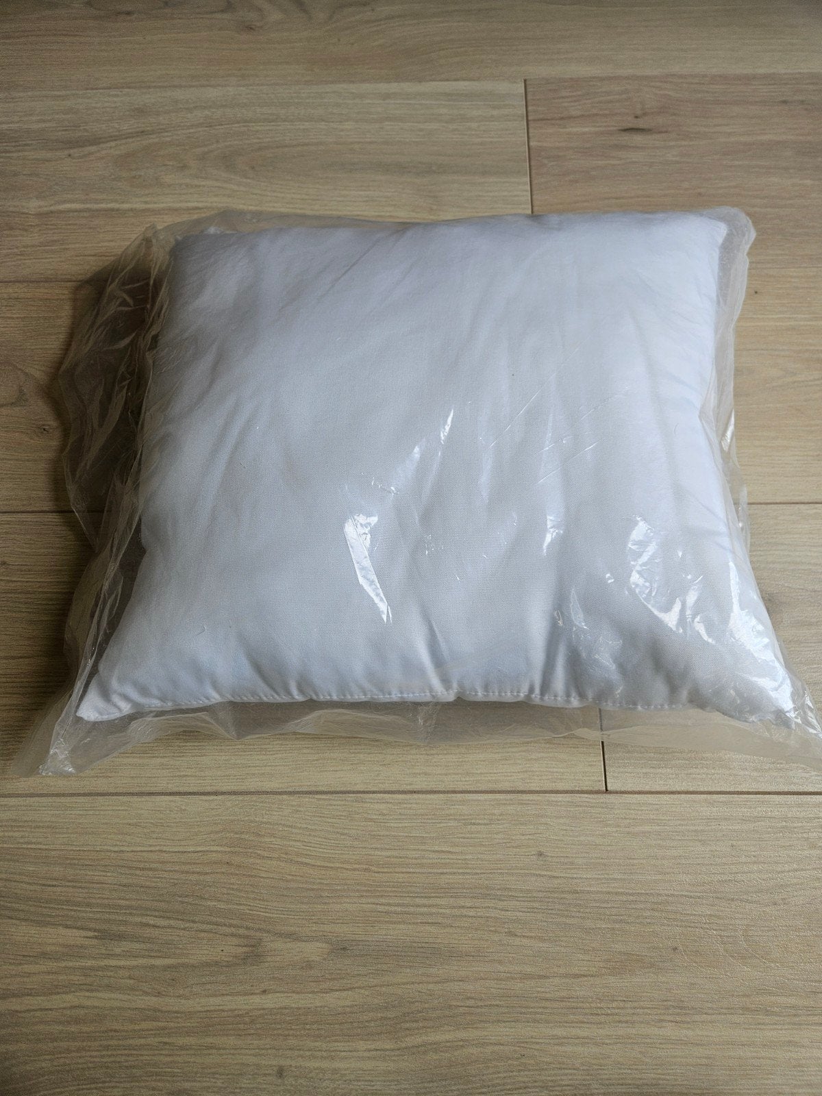 Nieuw Wit Kussen - 100% Polyester Vulling en Hoes, Huis en Inrichting, Woonaccessoires | Kussens, Ophalen of Verzenden, Nieuw