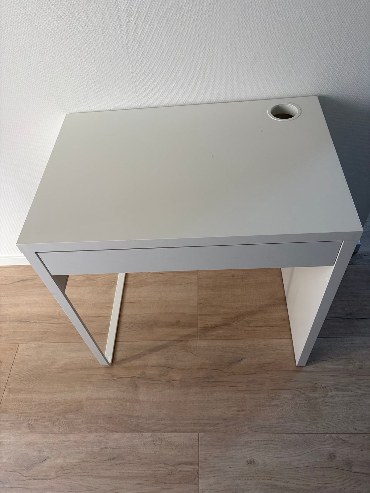 IKEA Micke Bureau Wit - Compact en Praktisch, Ophalen, Met lades, Spaanplaat of MDF, Zo goed als nieuw