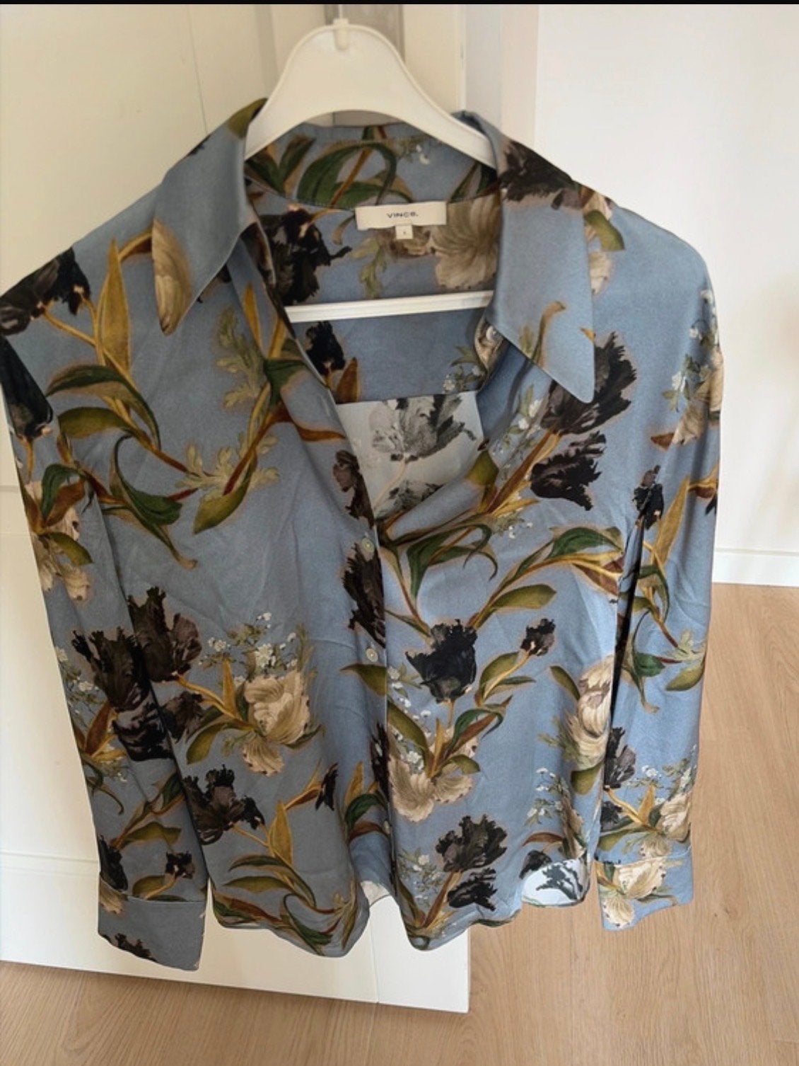 Vince. Zijden Blouse met Bloemenprint - Maat S, Ophalen of Verzenden, Zo goed als nieuw, Maat 36 (S), Blauw