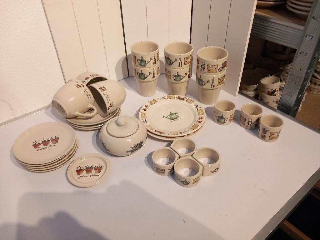 Jet servies Garden, Keramiek, Overige typen, Ophalen of Verzenden, Zo goed als nieuw