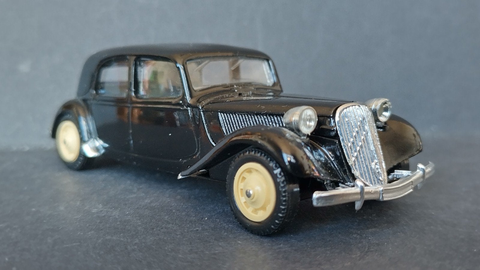 Citroen Traction Avant 15 six 1:43 Solido Pol, Auto, Verzenden, Zo goed als nieuw, .