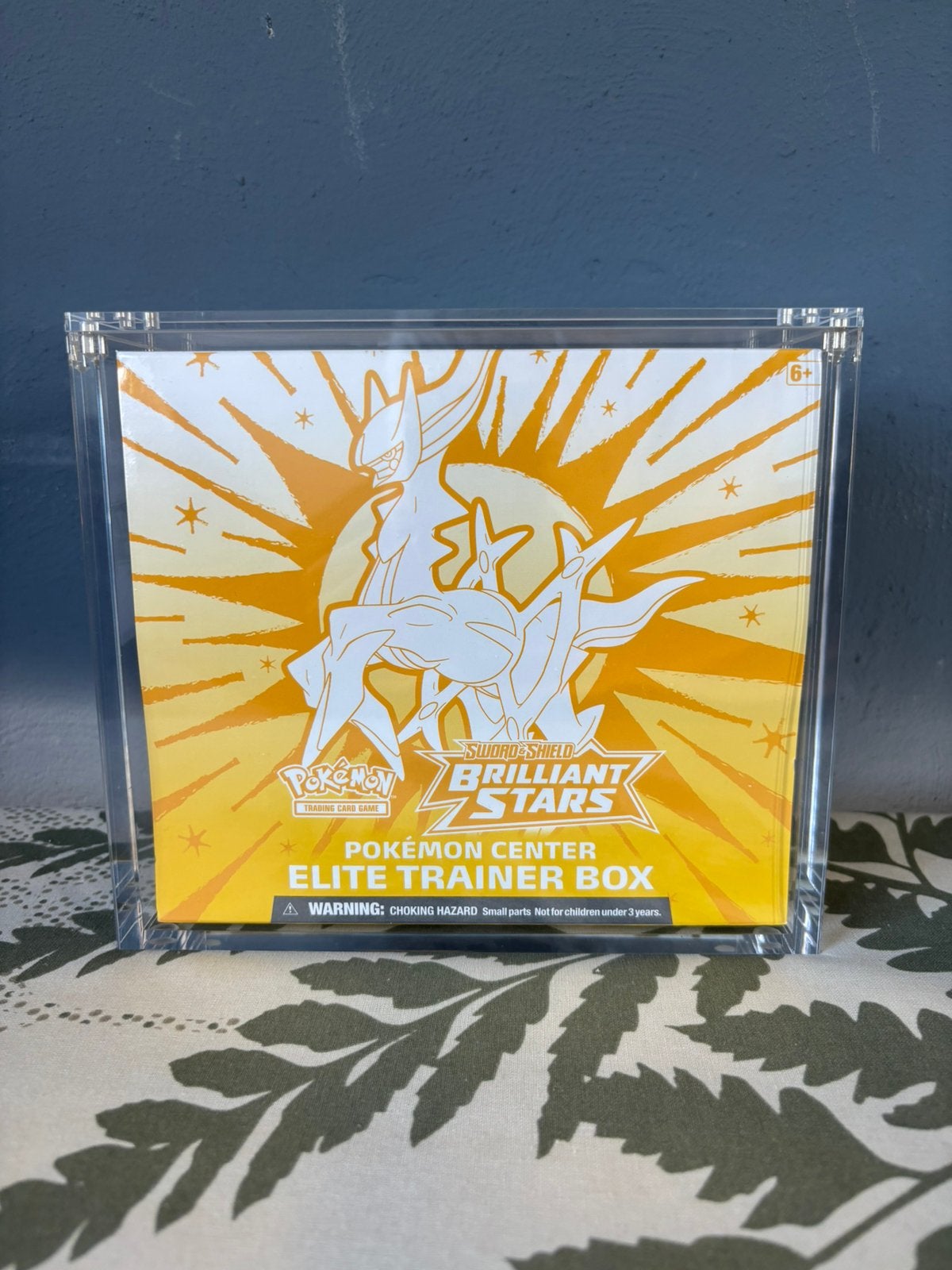 Brilliant Stars Pokémon Center Elite Trainer Box MET ACRYL, Ophalen of Verzenden, Zo goed als nieuw