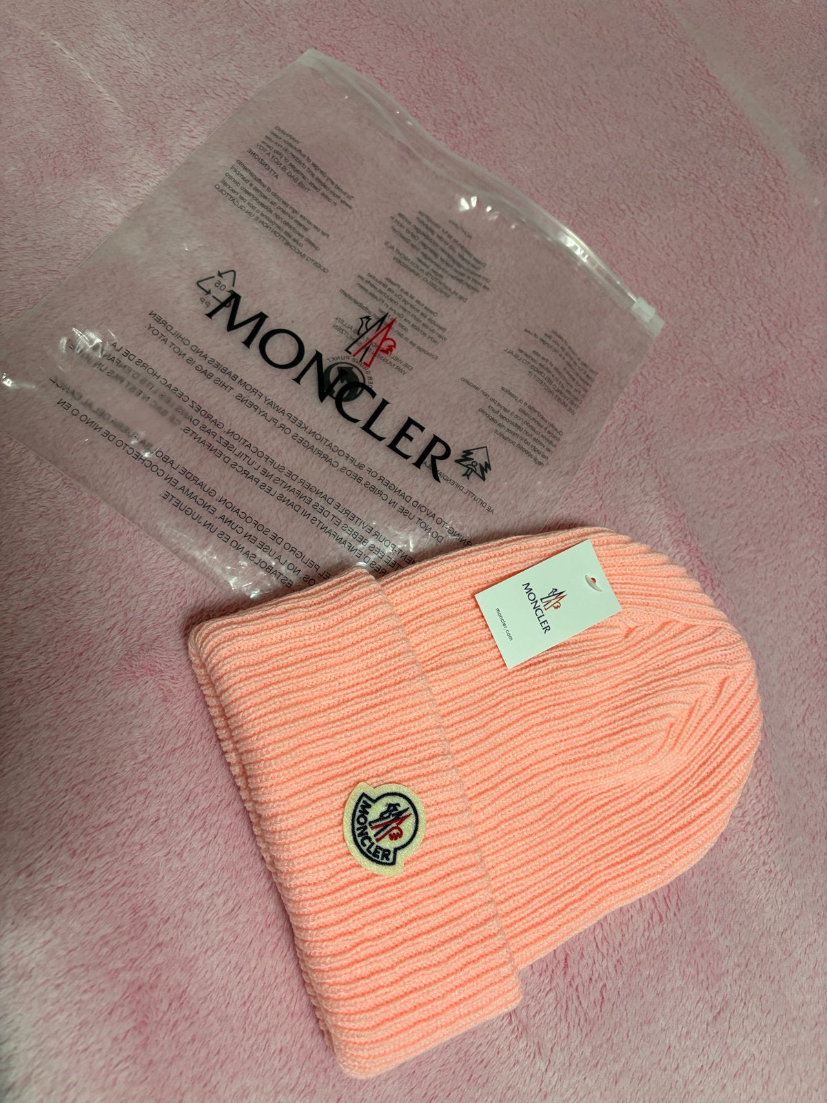 Moncler Muts - Nieuw met labe - Onesize, Ophalen of Verzenden, Nieuw, Maat 46/48 (XL) of groter, Muts