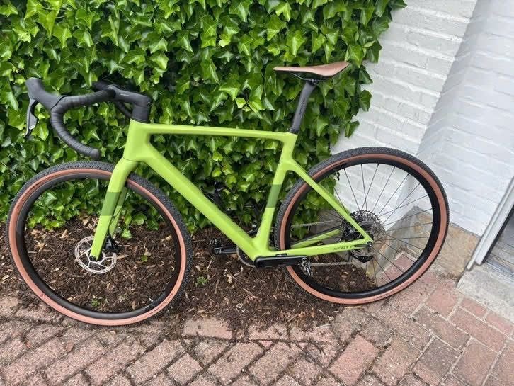 SCOTT Addict 30 - Medium, Carbon, Zo goed als nieuw, Meer dan 20 versnellingen, Schijfrem