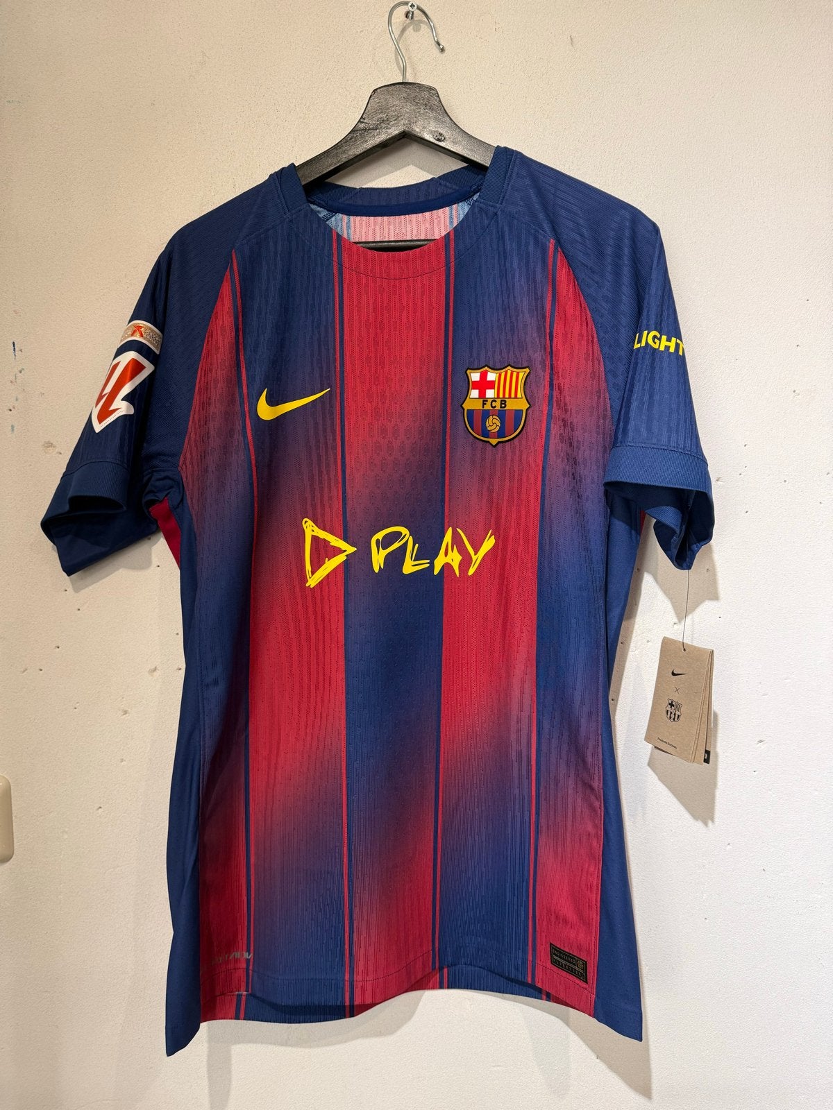 Limited Edition FC Barcelona x Ed Sheeran voetbalshirt, Nieuw, Ophalen of Verzenden, Voetbal, Meerkleurig