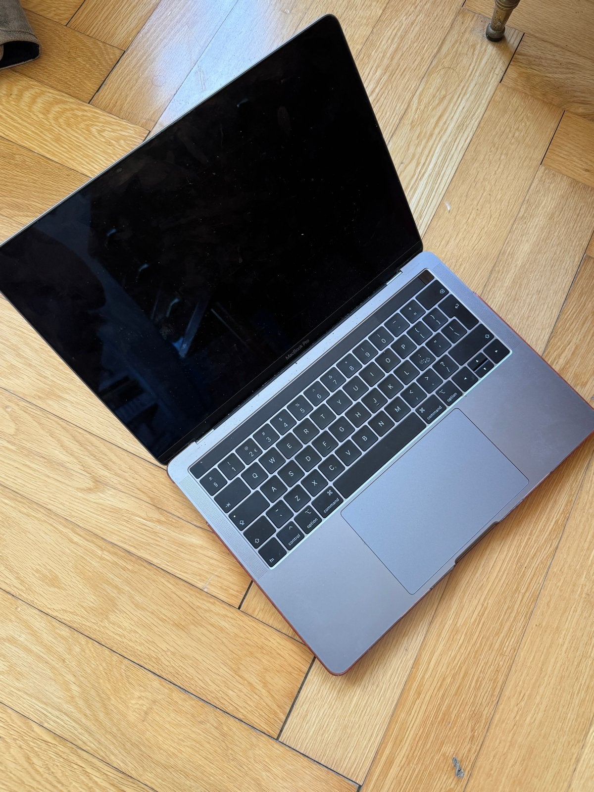 MacBook Pro 2019 13 inch - Defect scherm, Computers en Software, Apple Macbooks, 256 GB, 2 tot 3 Ghz, Qwerty, 8 GB