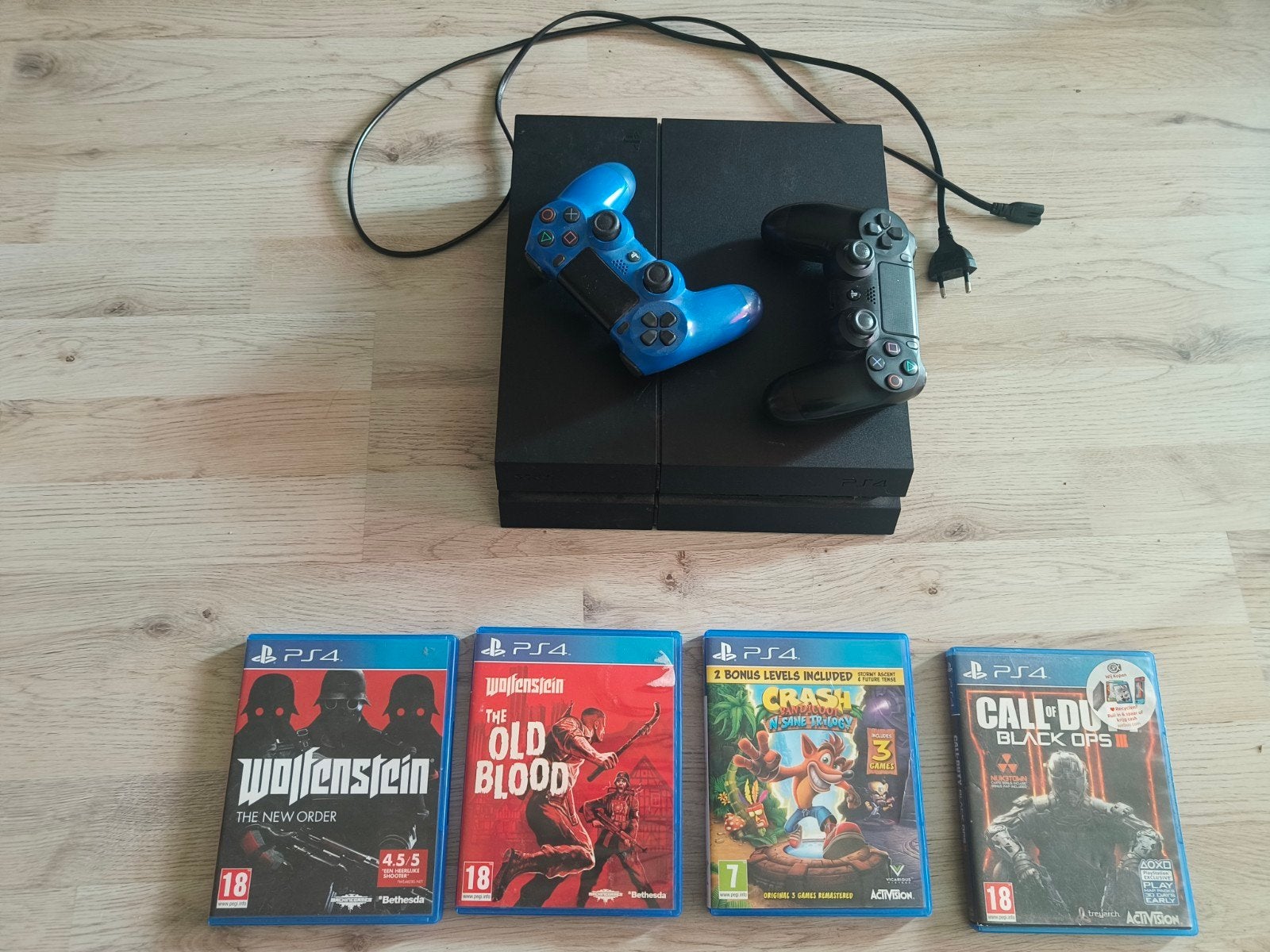PlayStation 4 met 2 controllers en 4 games, Ophalen, Gebruikt, Zwart, Met games