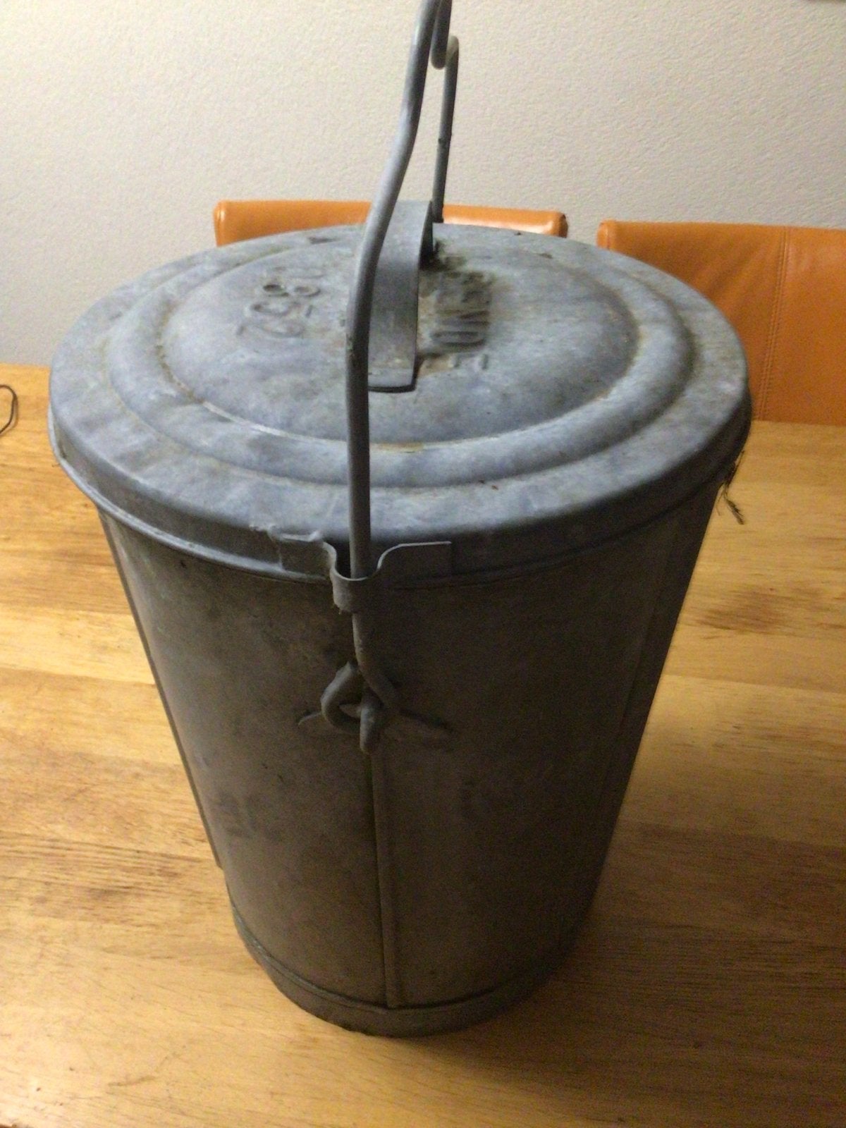 Oude metalen emmer met deksel en handvat, Antiek en Kunst, Ophalen