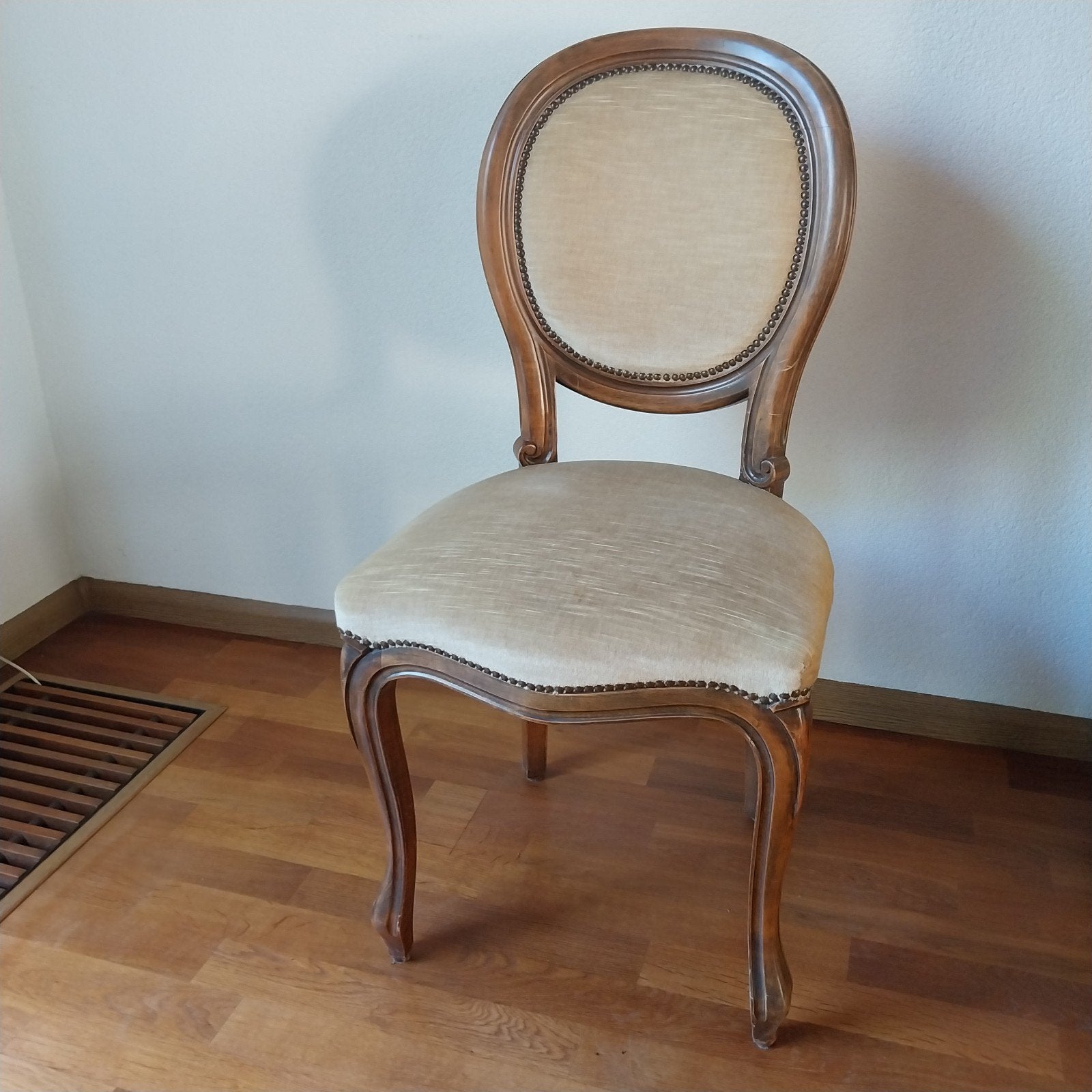 Antieke houten stoelen set van 4 stuks met stoffen bekleding, Ophalen