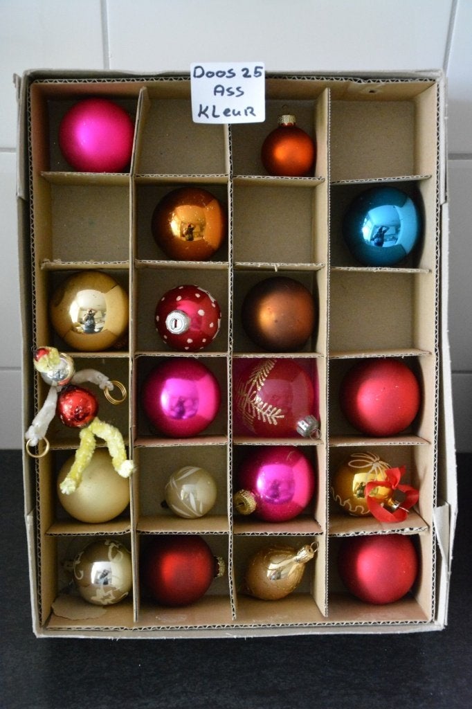 Kerstballen gekleurd Doos 25, Ophalen of Verzenden, Zo goed als nieuw