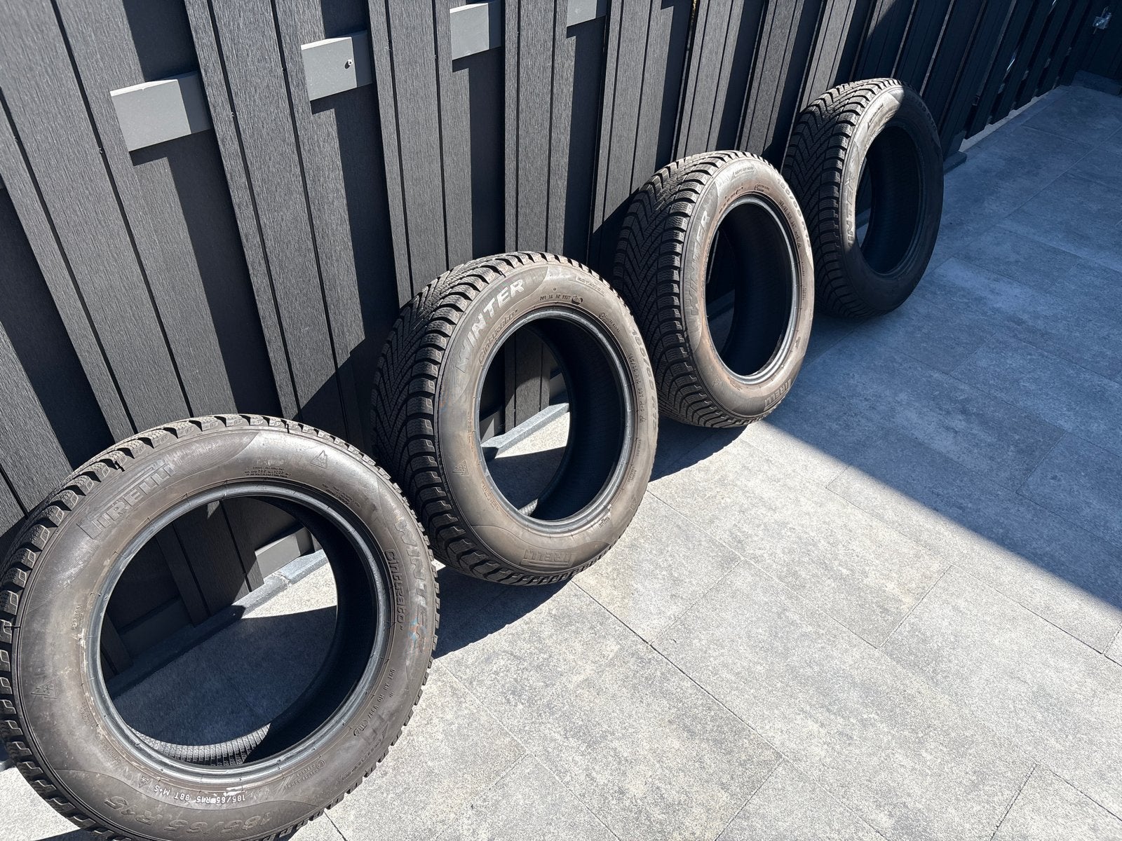 Pirelli winterbanden 185/65 R15 - Zeer goed profiel, Auto-onderdelen, Banden en Velgen, Ophalen, Gebruikt, 15 inch, Band(en)
