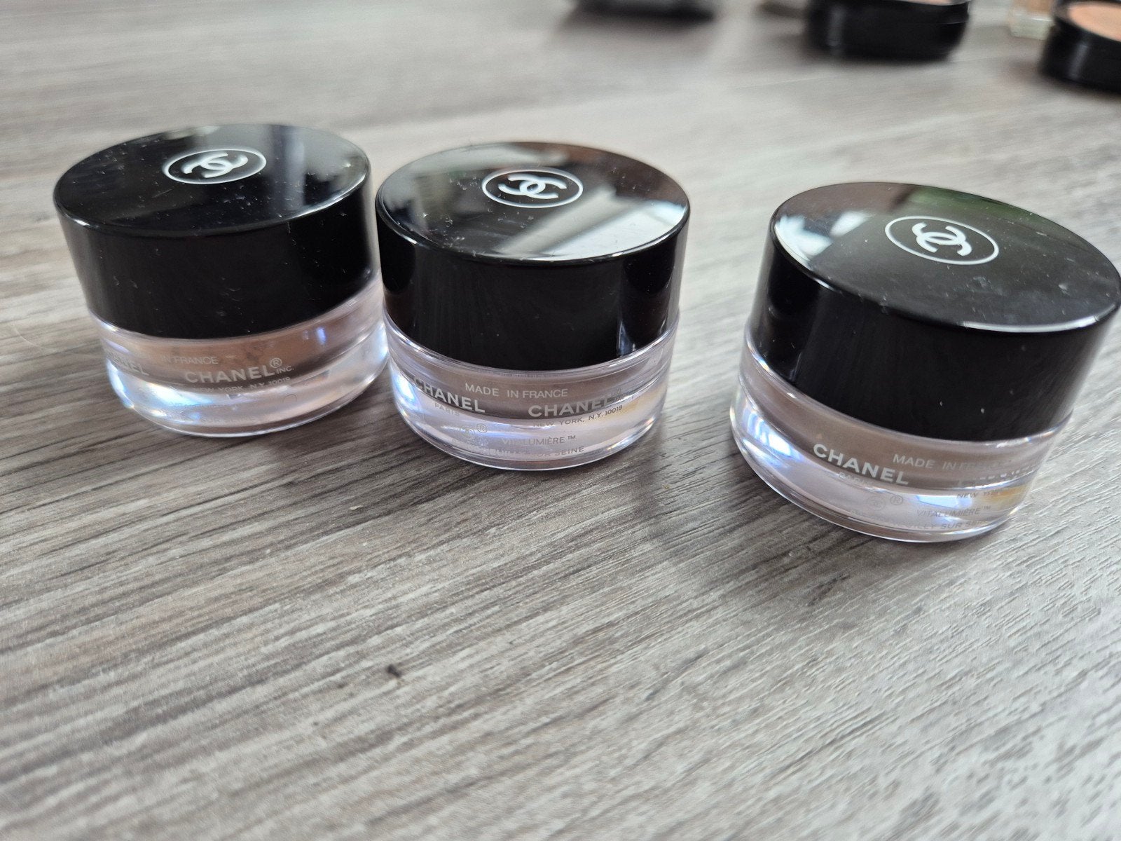 Chanel Vitalumière Loose Powder Foundation (3 stuks), Gebruikt, Gehele gezicht, Beige, Ophalen of Verzenden