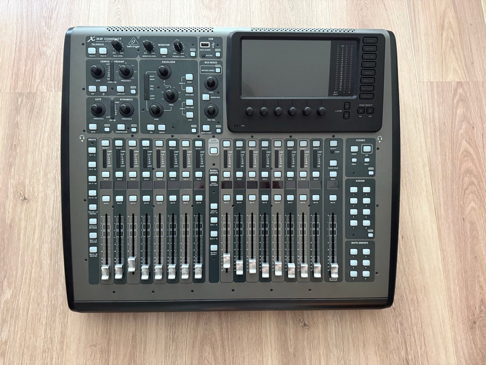 Behringer X32 Compact Digitale Mixer Mengpaneel, Ophalen, Zo goed als nieuw, 20 kanalen of meer, Microfooningang