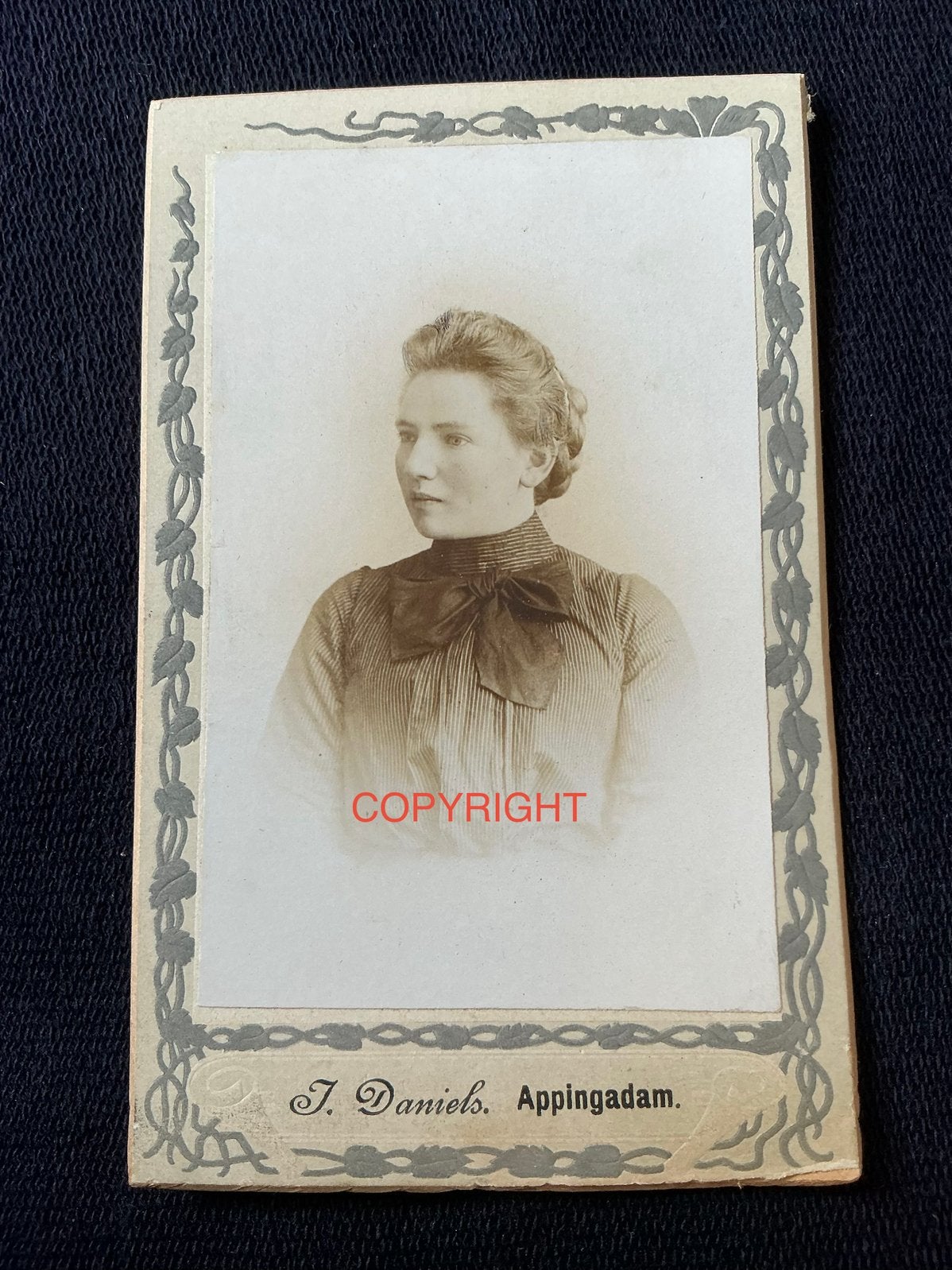 CDV, Dame, J. DANIELS, APPINGEDAM, Carte de Visite, Ophalen of Verzenden, Voor 1940, Gebruikt, Foto