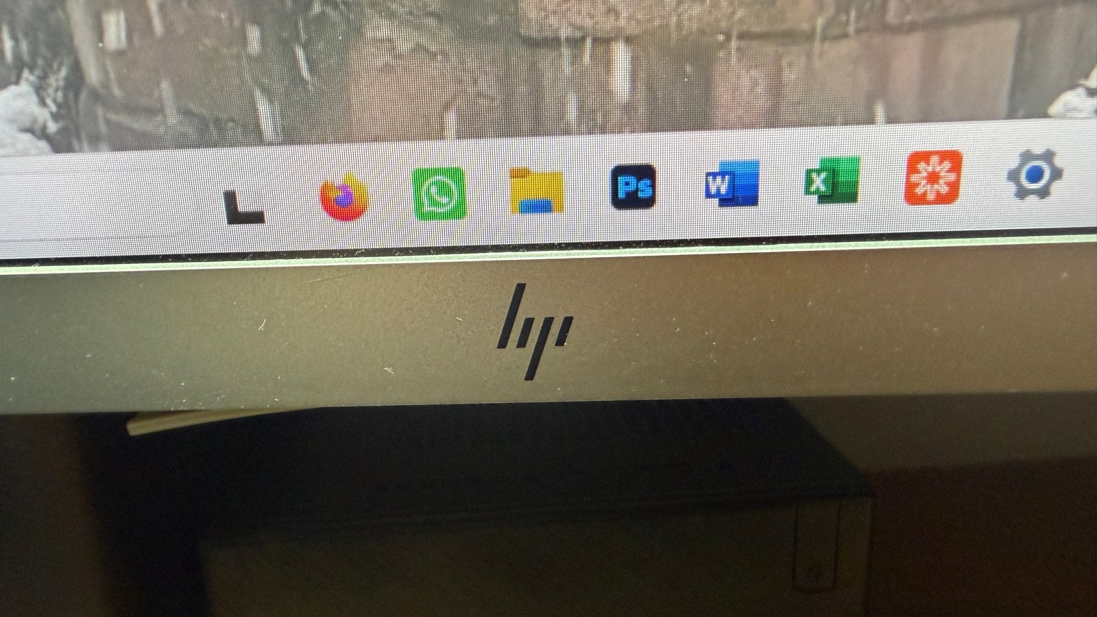 2x HP E243i monitoren (zonder voet), Ophalen, Draaibaar, Gebruikt, IPS